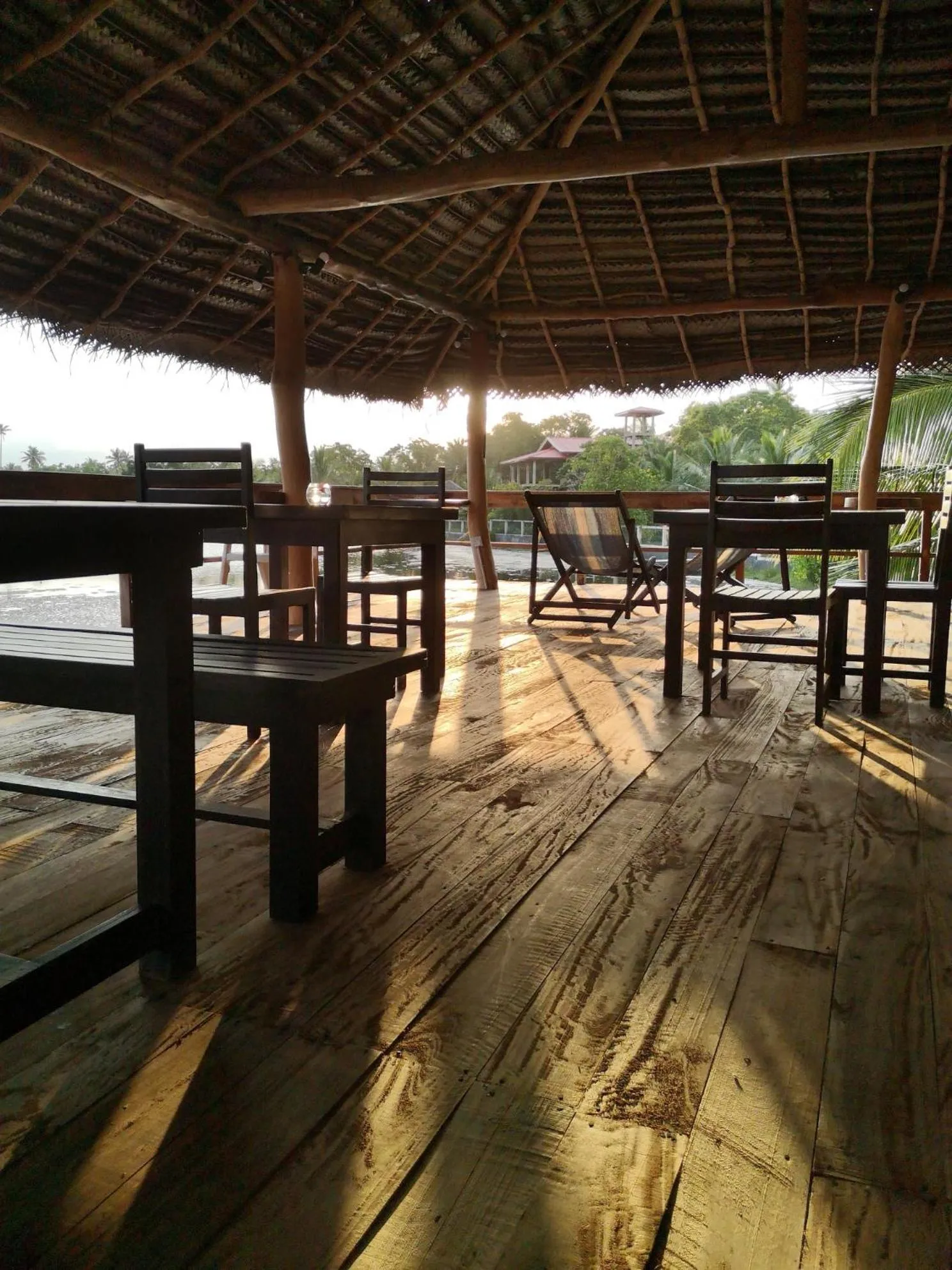 Lounge or bar in Hideaway Lodge