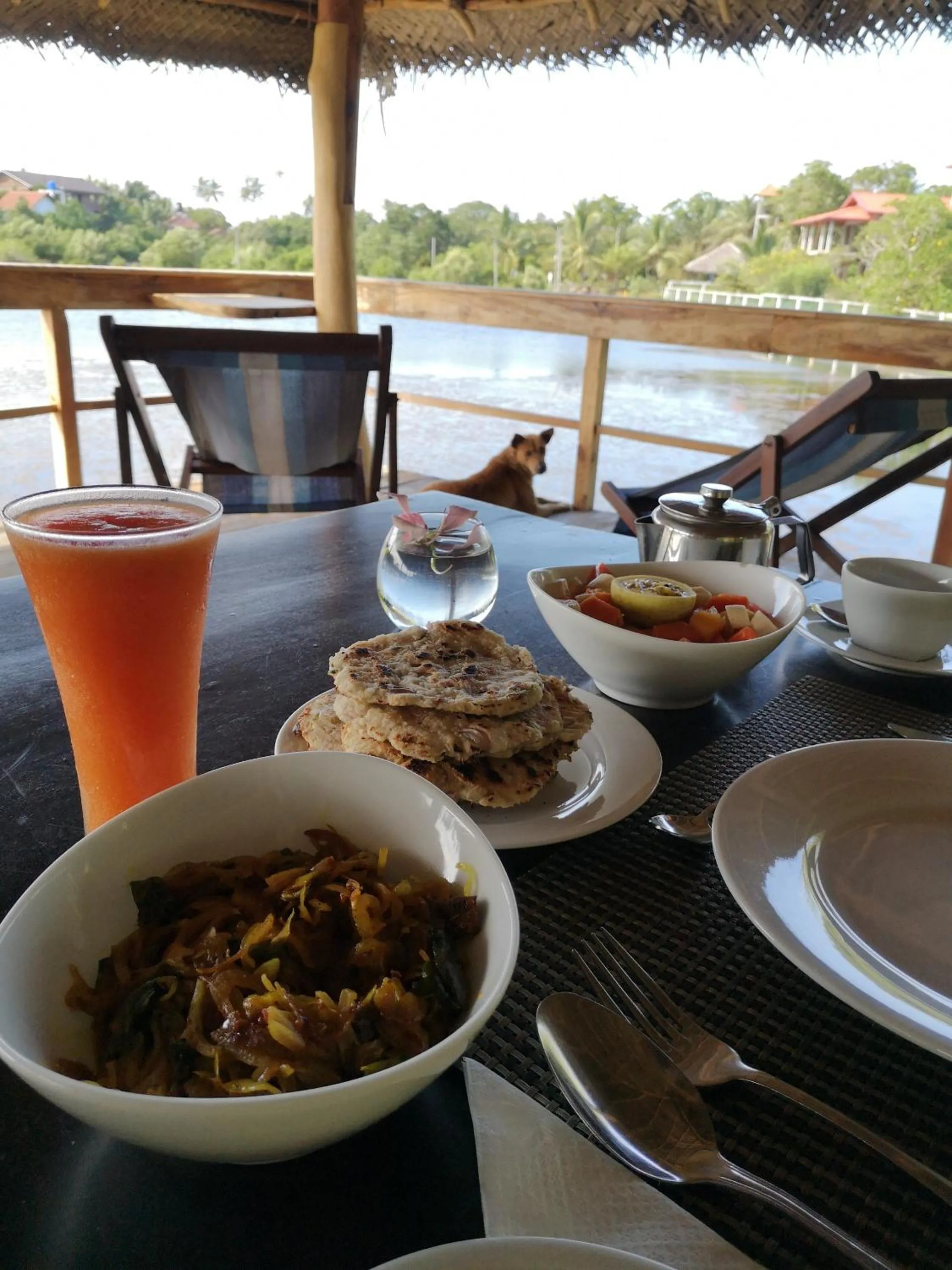 Breakfast in Hideaway Lodge