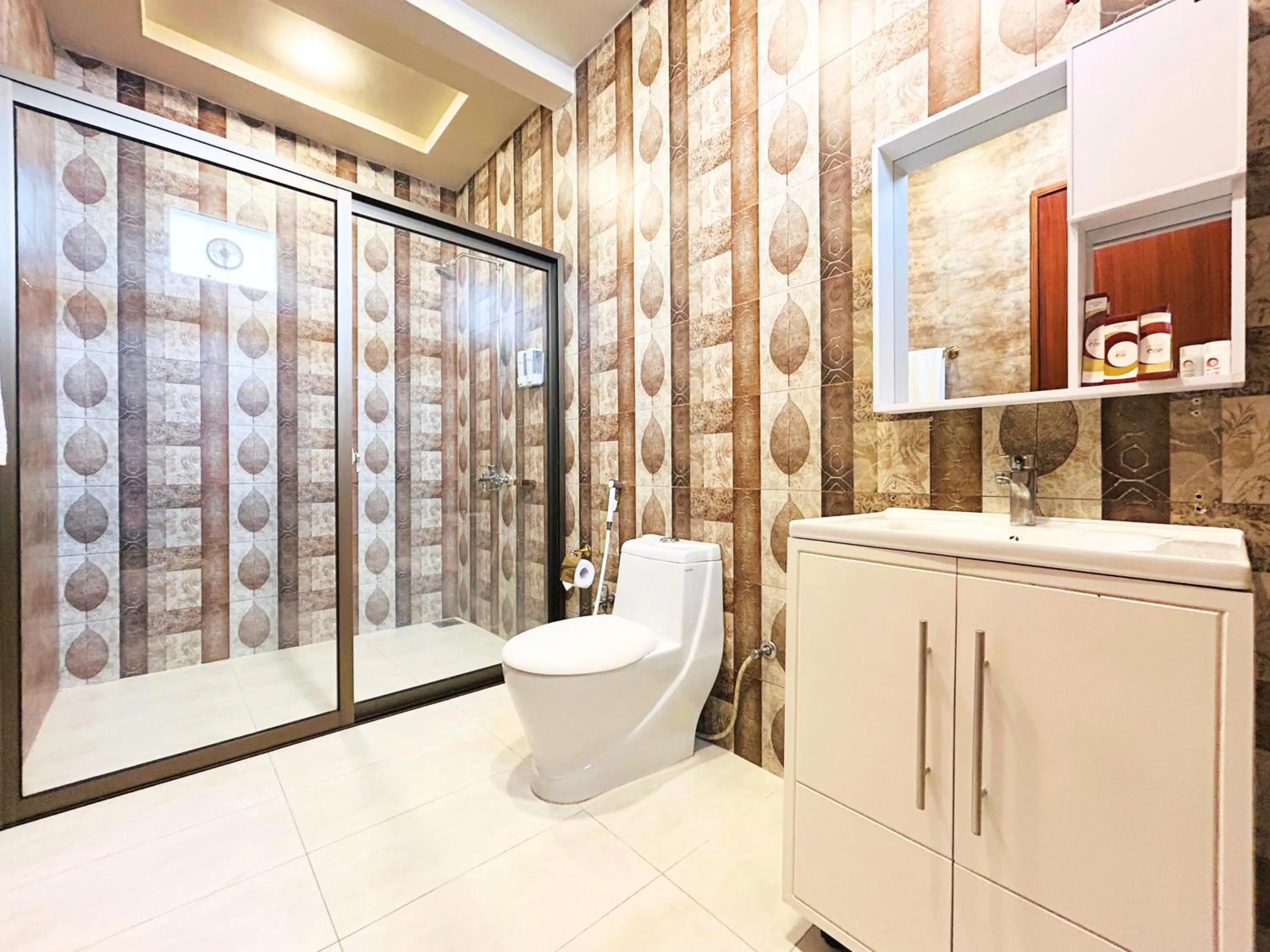 Bathroom in Hotel One University Sukkur