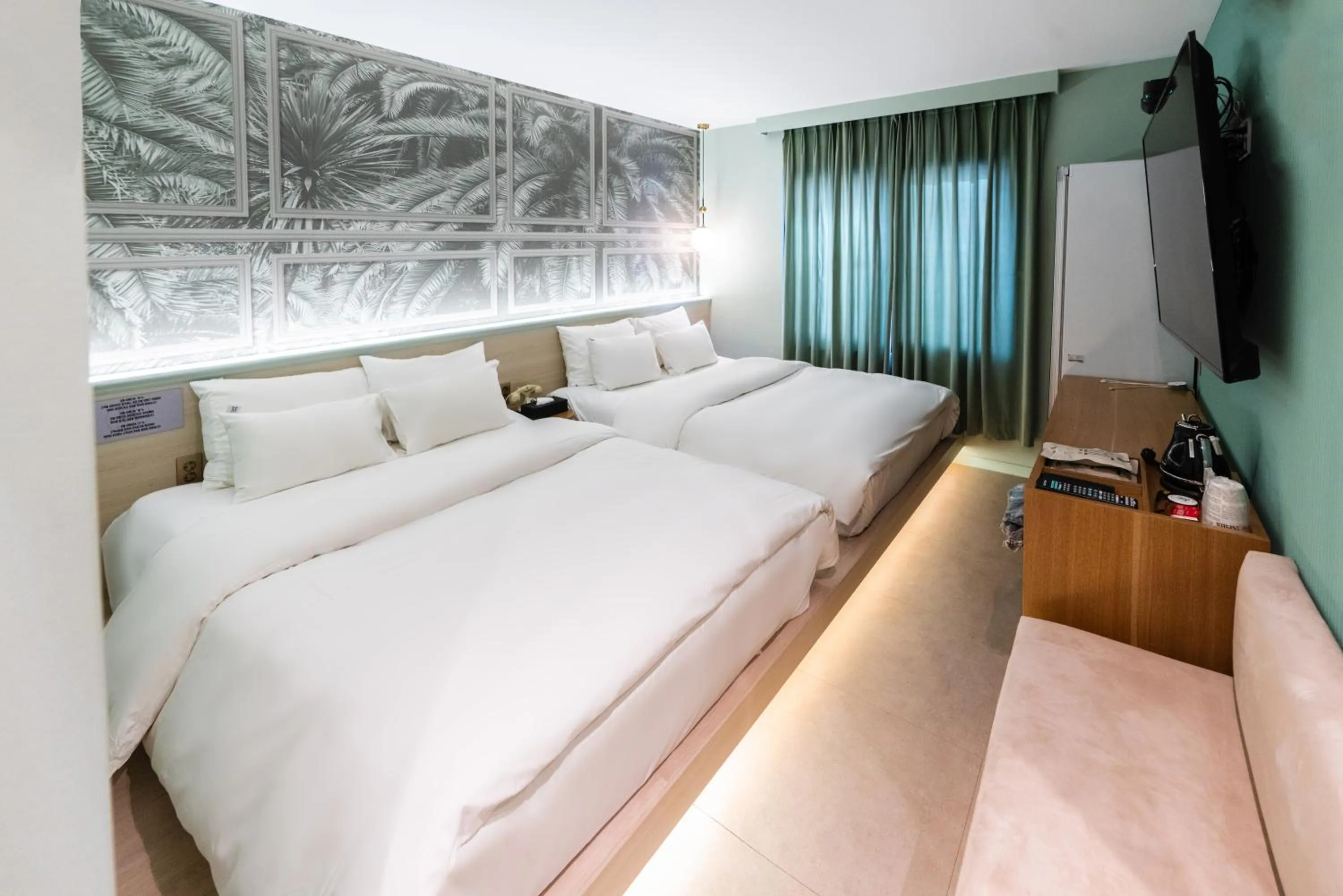 Double Room with Two Double Beds in Hotel Ippda Wonju