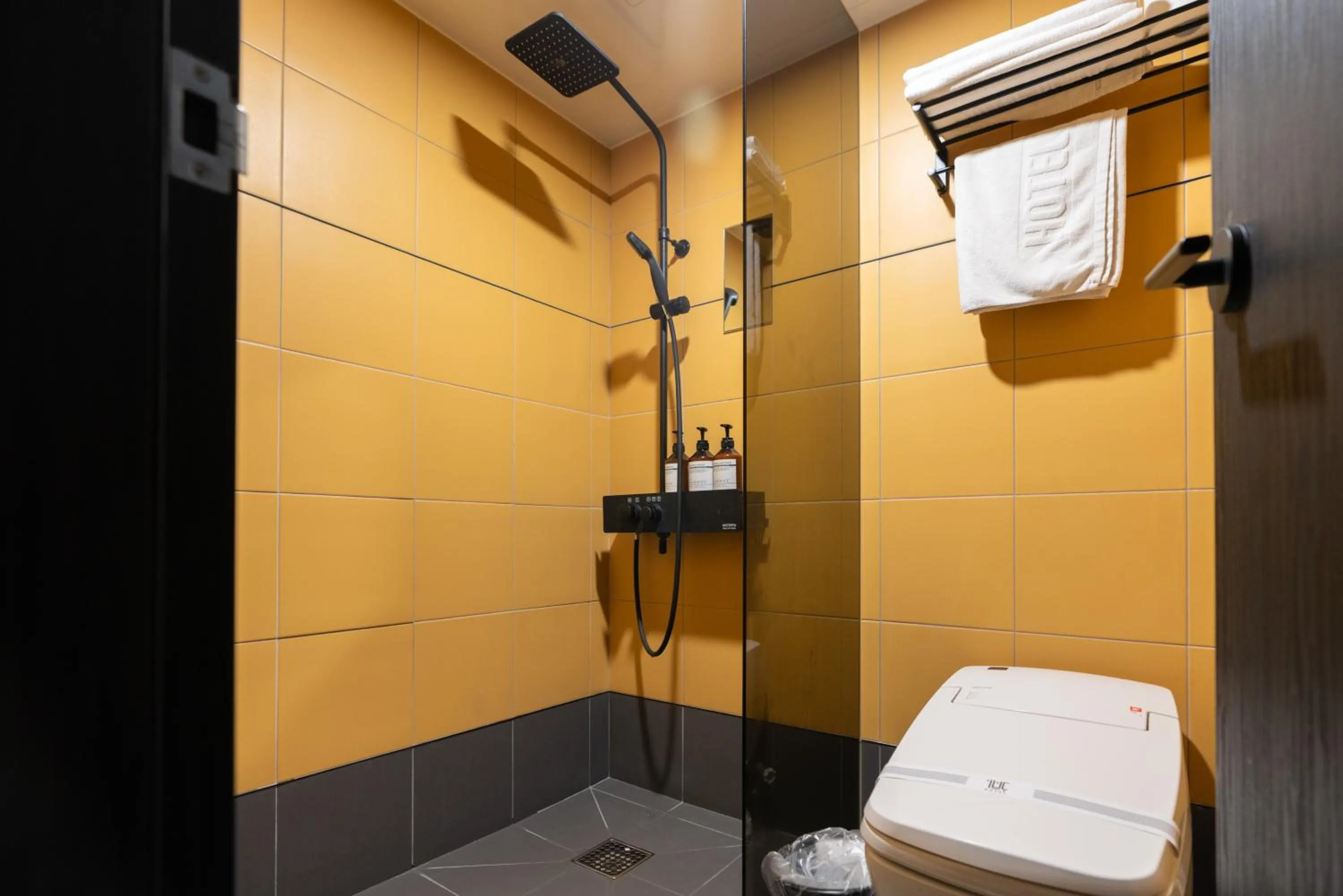 Shower in Hotel Ippda Wonju