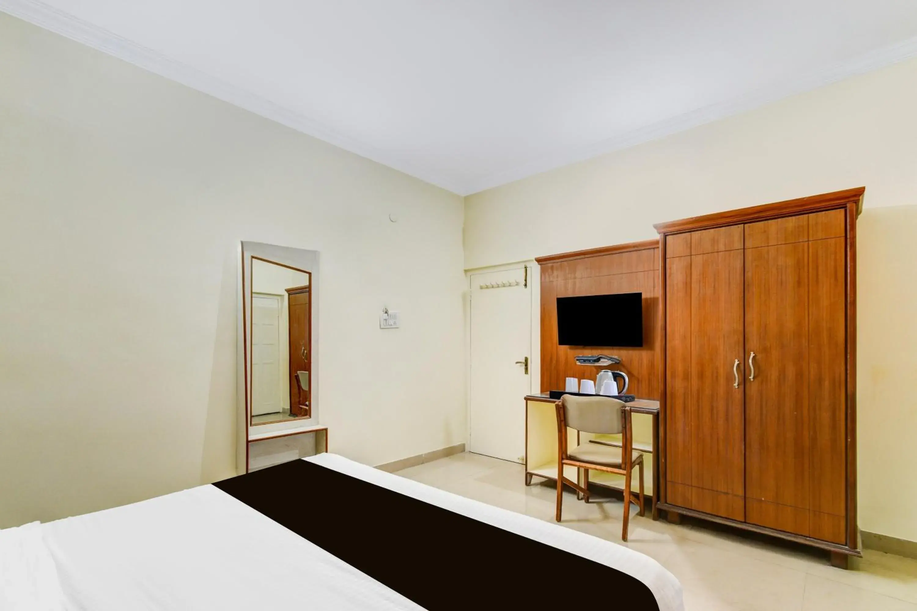 Classic Triple Room - single occupancy in Super Collection O Sharath City Mall Formerly Delight Inn Gachibowli Classic Triple Room - single occupancy in Super Collection O Sharath City Mall Formerly Delight Inn Gachibowli