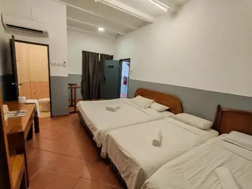Deluxe Family Room - single occupancy in Heeren Street Hotel at Jonker Walk Deluxe Family Room - single occupancy in Heeren Street Hotel at Jonker Walk