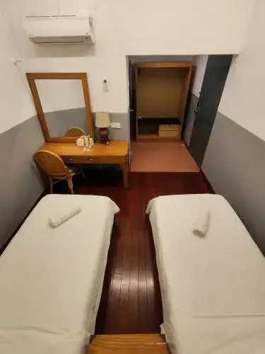 Standard Twin Room - single occupancy in Heeren Street Hotel at Jonker Walk Standard Twin Room - single occupancy in Heeren Street Hotel at Jonker Walk