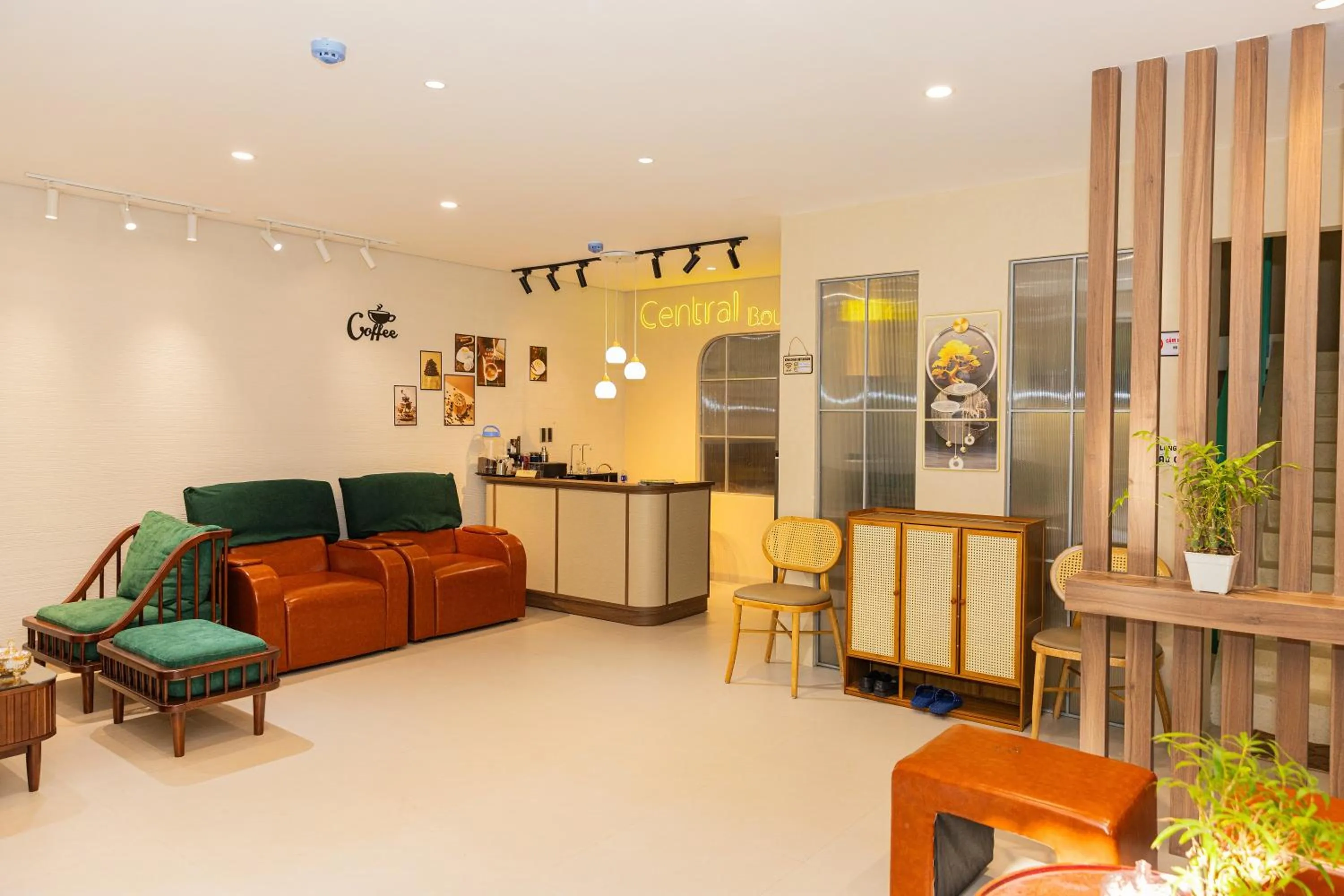Communal lounge/ TV room in Central Boutique Villa , in old Town