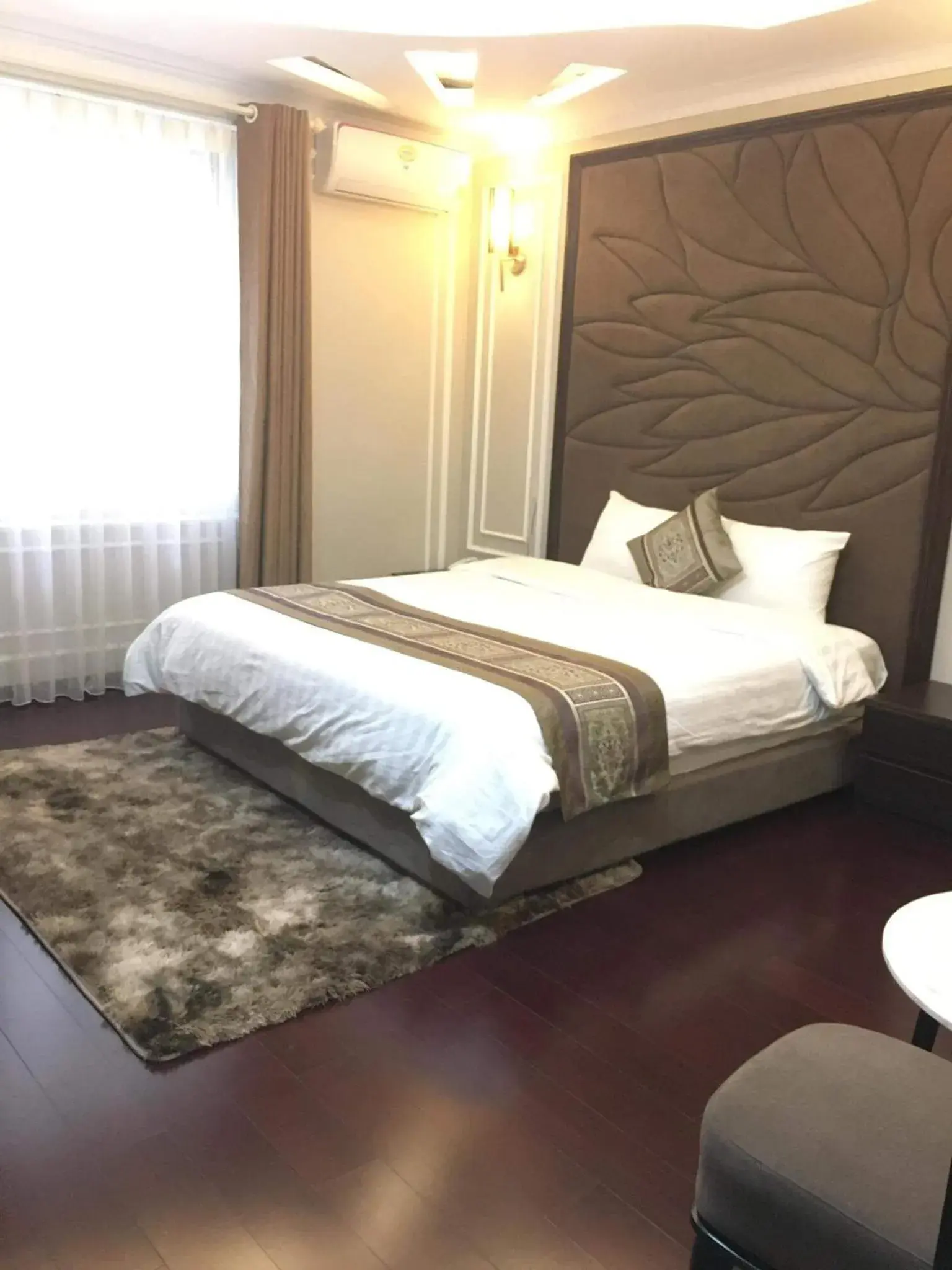 Photo of the whole room in Holiday Hotel Photo of the whole room in Holiday Hotel