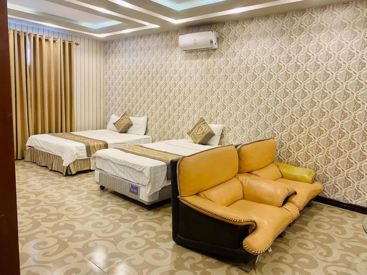 Bedroom, Bed in Holiday Hotel