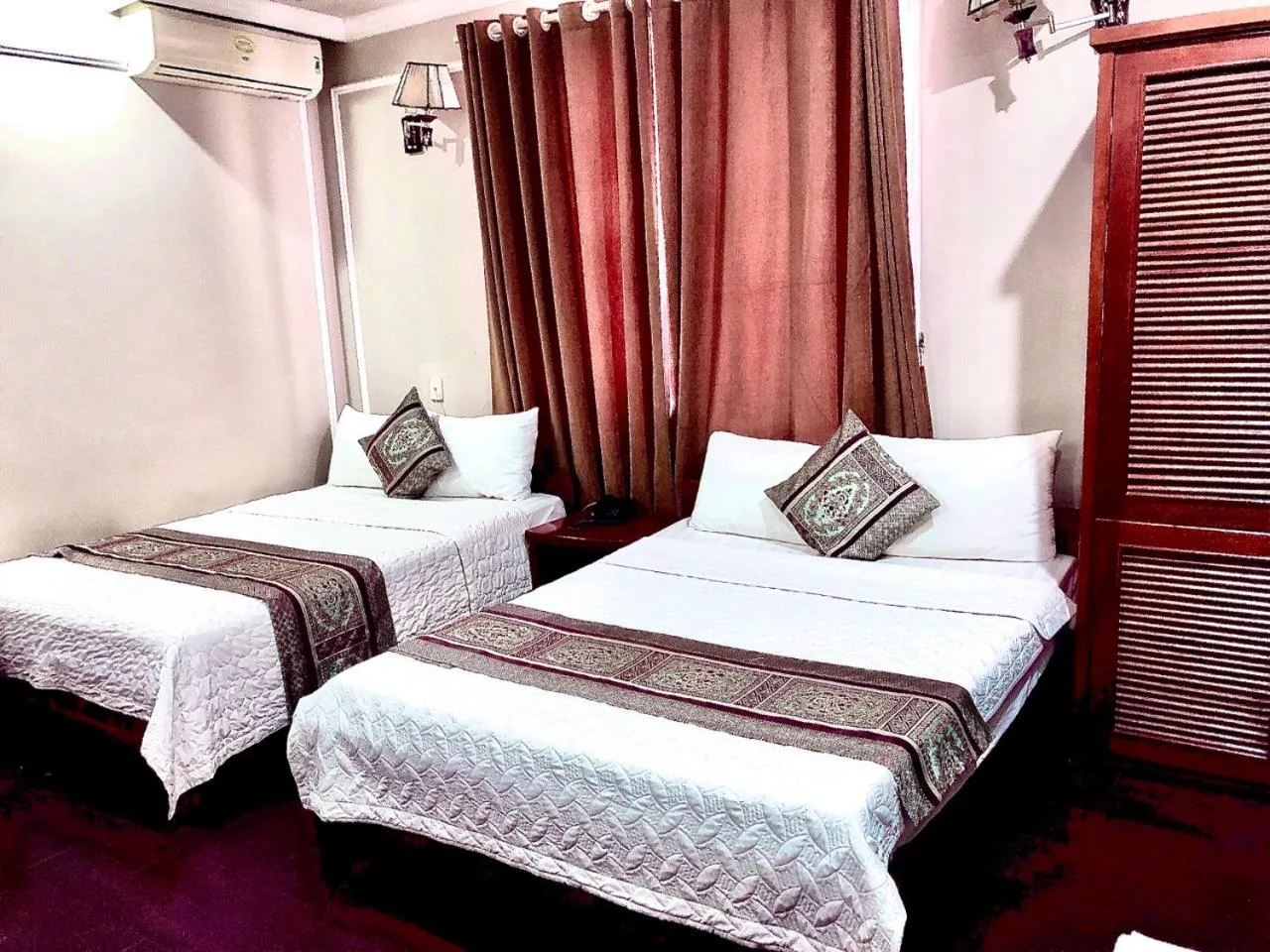 Photo of the whole room, Bed in Holiday Hotel