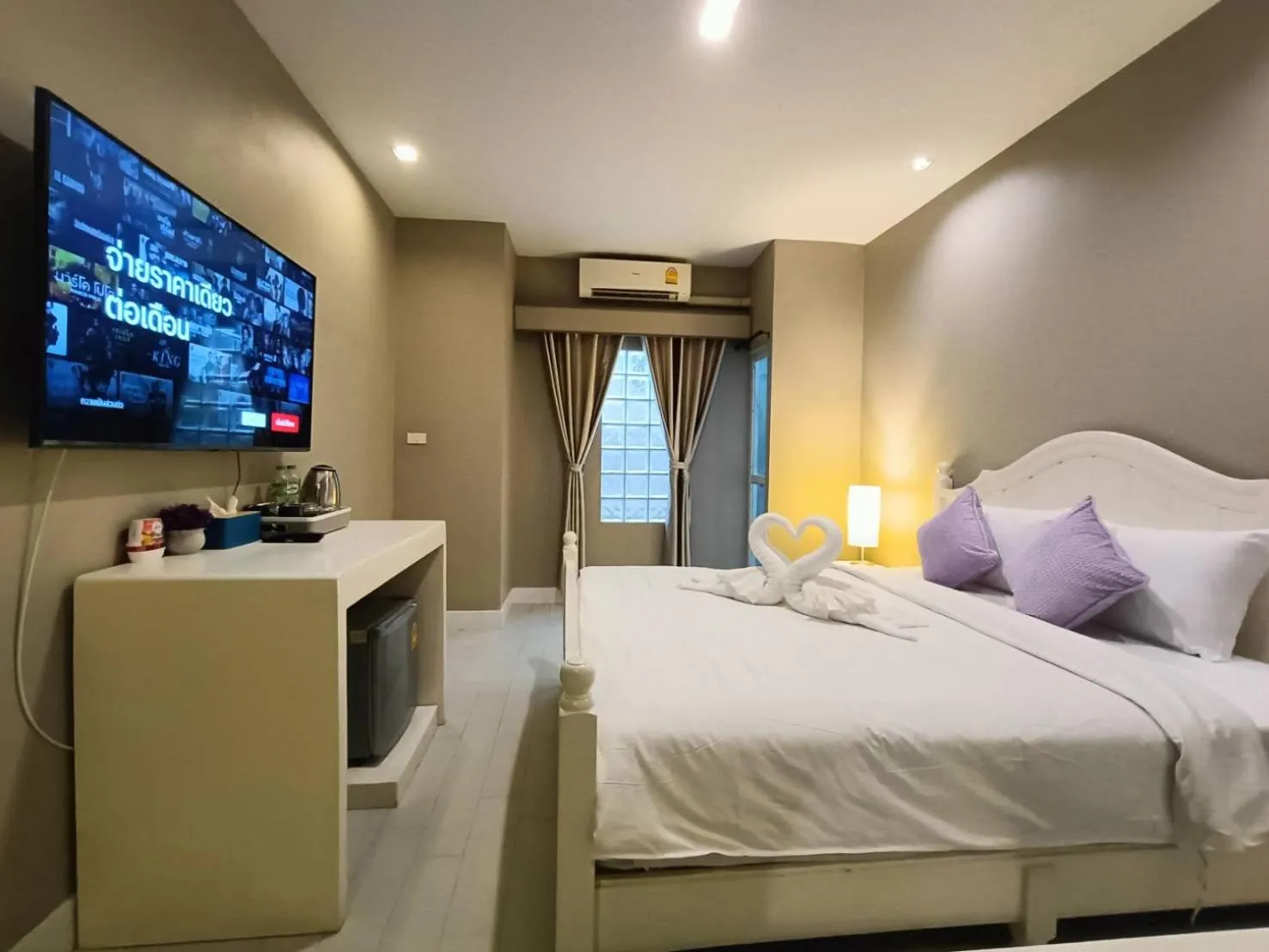 Photo of the whole room, Bed in The Guest Chang Moi Boutique Hotel