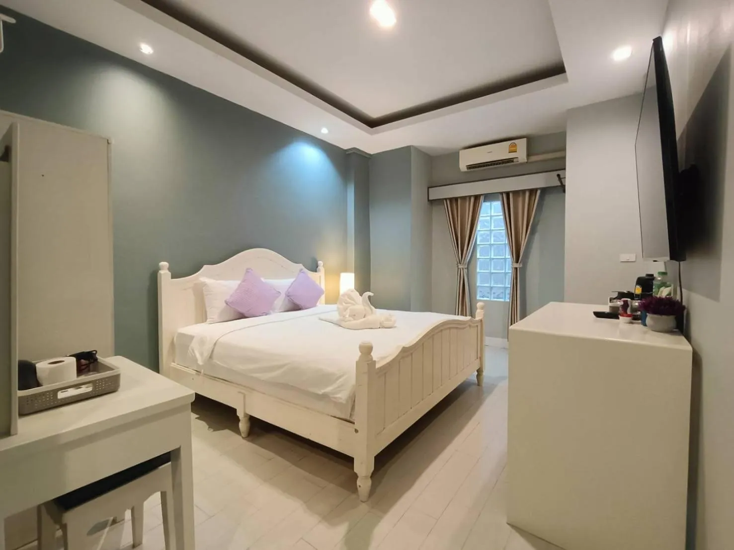 Bed in The Guest Chang Moi Boutique Hotel