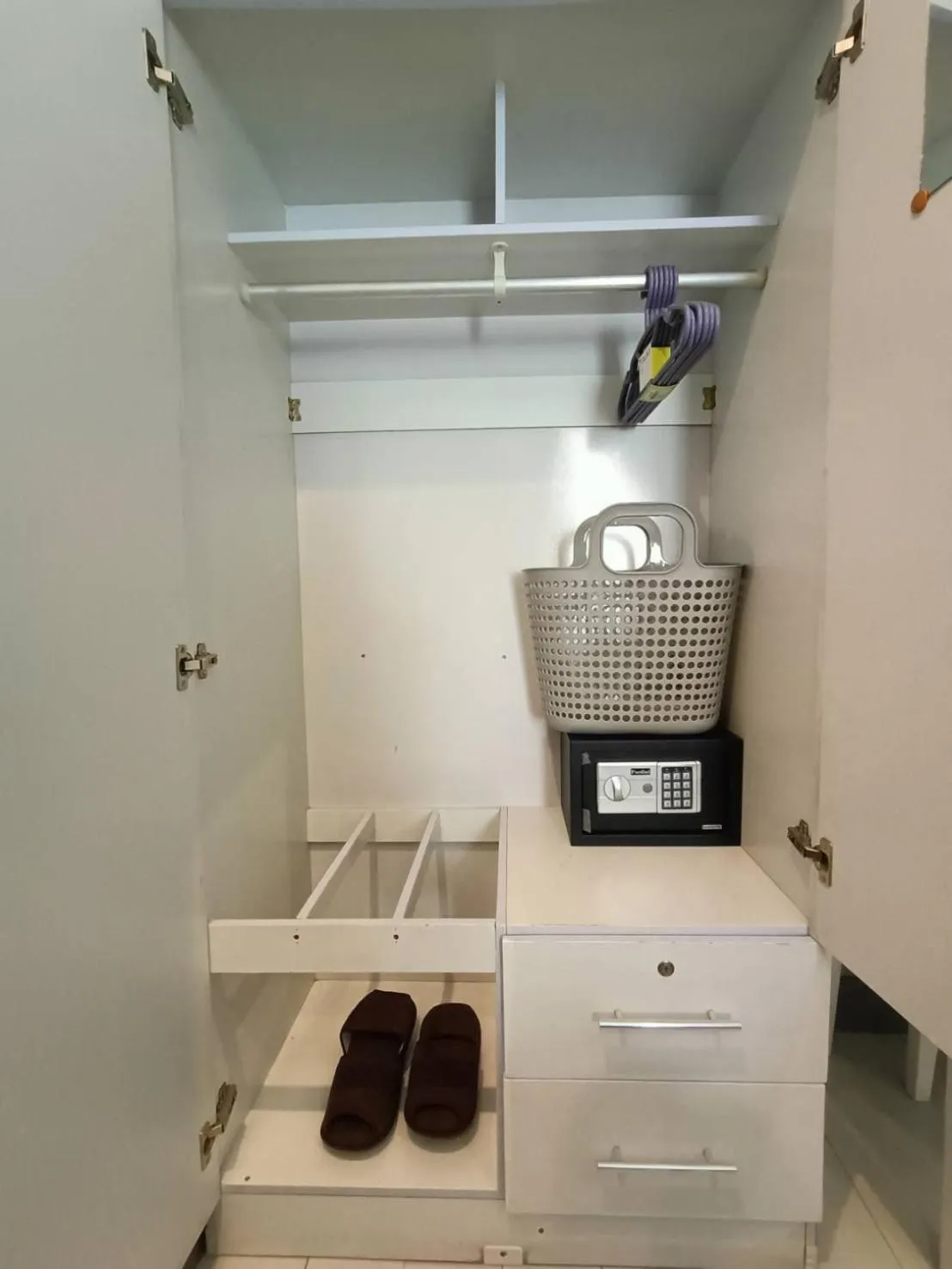 safe in The Guest Chang Moi Boutique Hotel