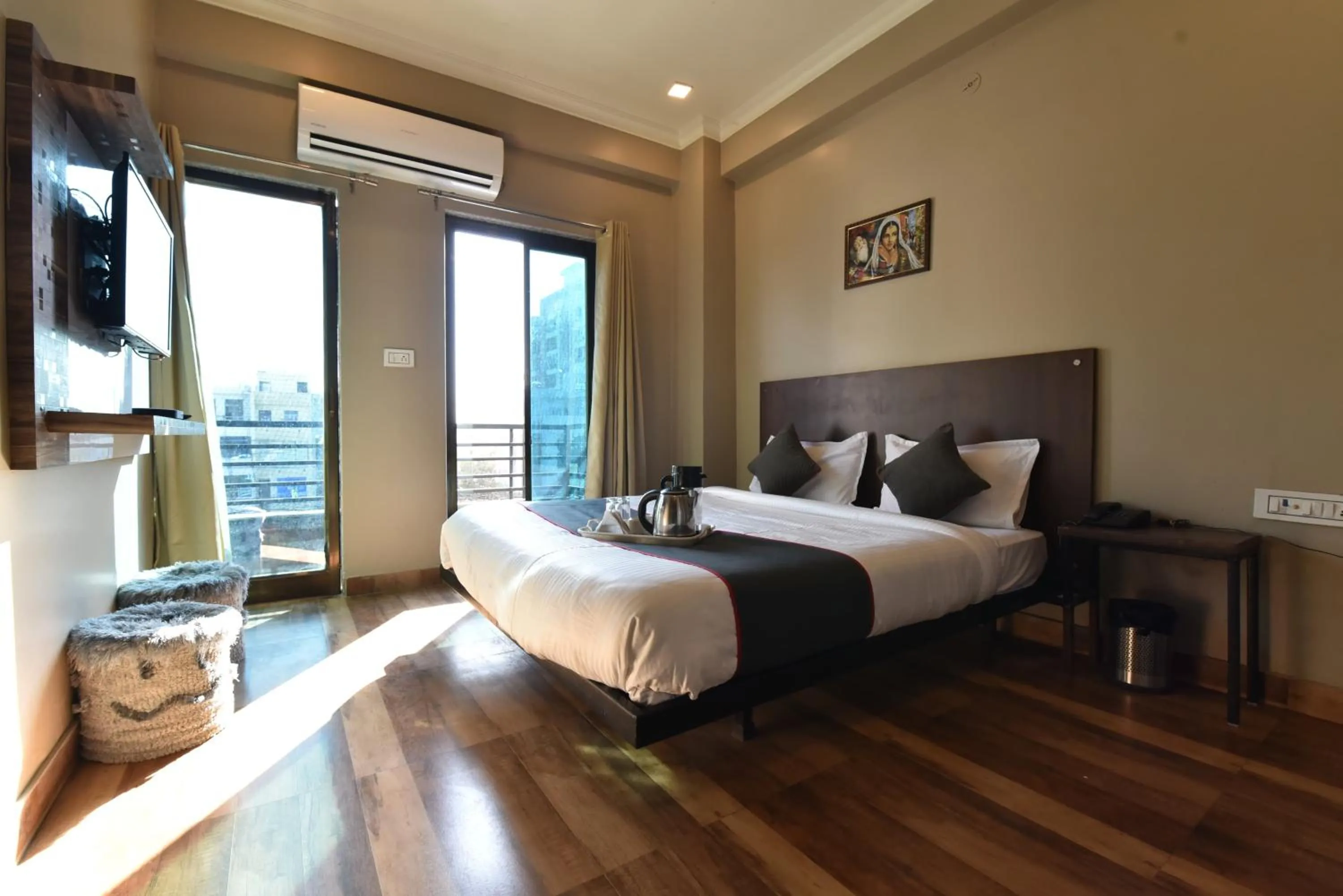 Bed in Hotel Kailash Villa