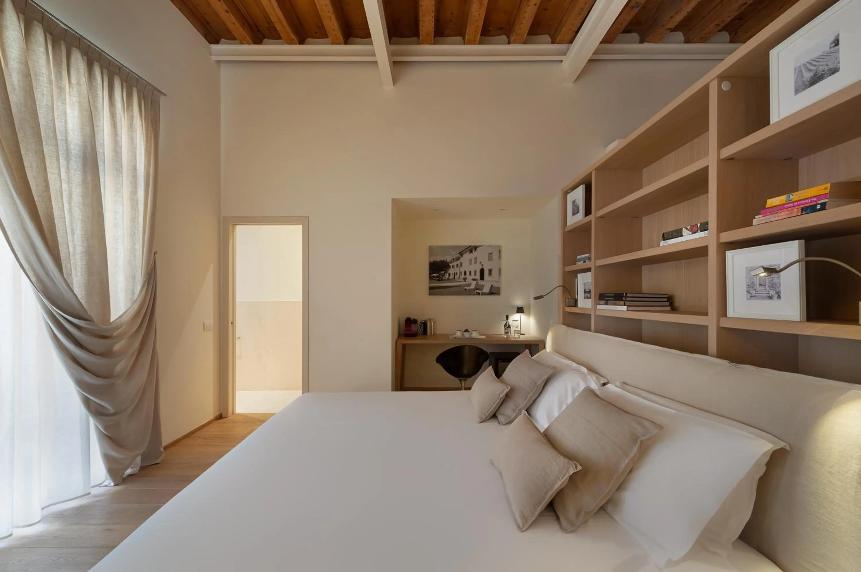 Bedroom, Bed in Massimago Wine Suites