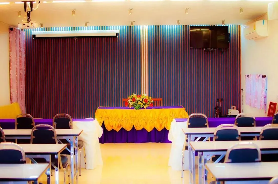 Meeting/conference room in FIG Boutique Hotel