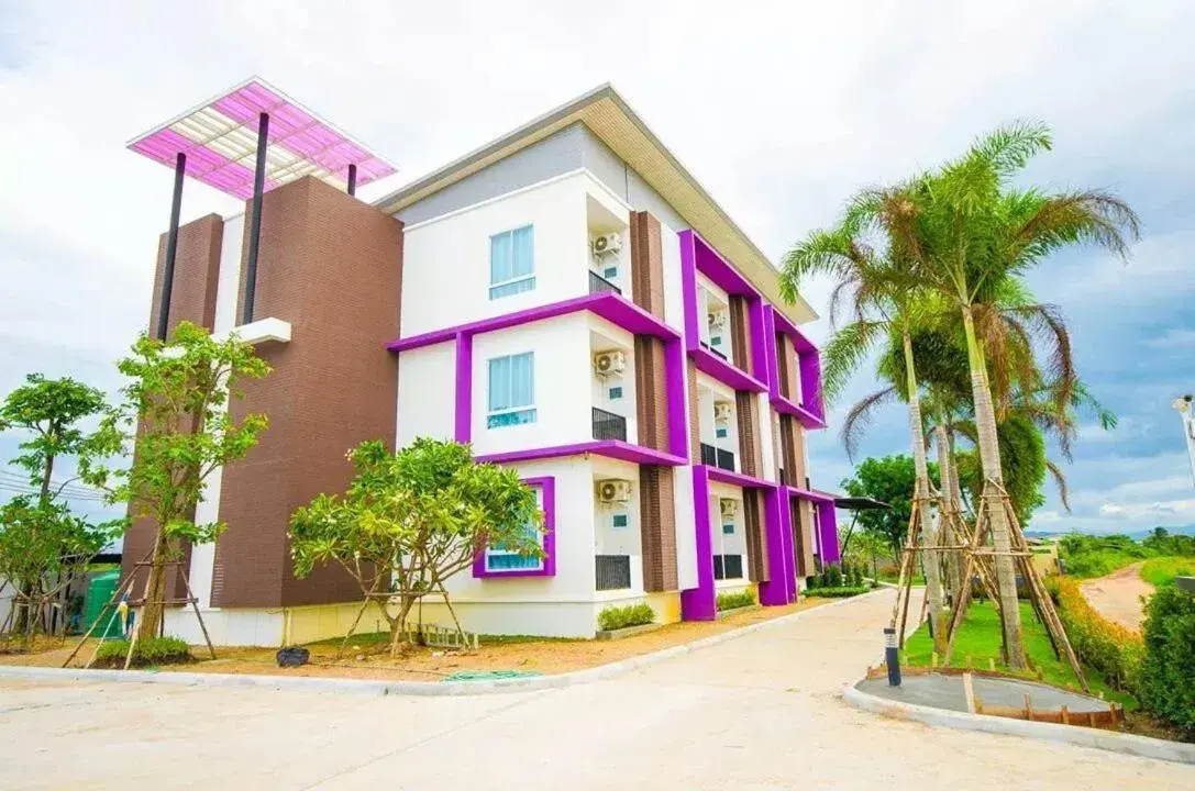 Facade/entrance in FIG Boutique Hotel Facade/entrance in FIG Boutique Hotel