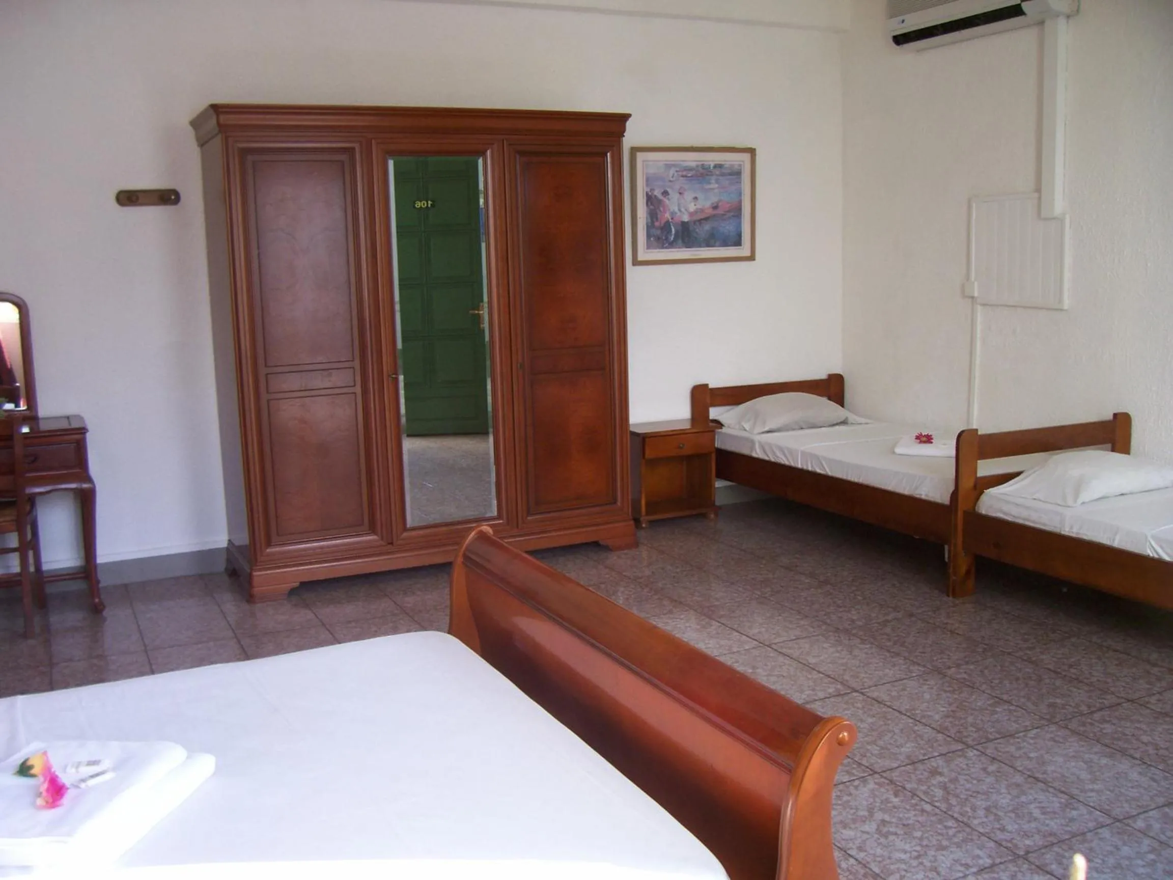 Bed in Hôtel Le Nathania