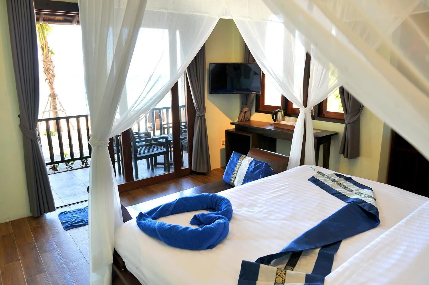 Bed in Koh Tao Beach Club