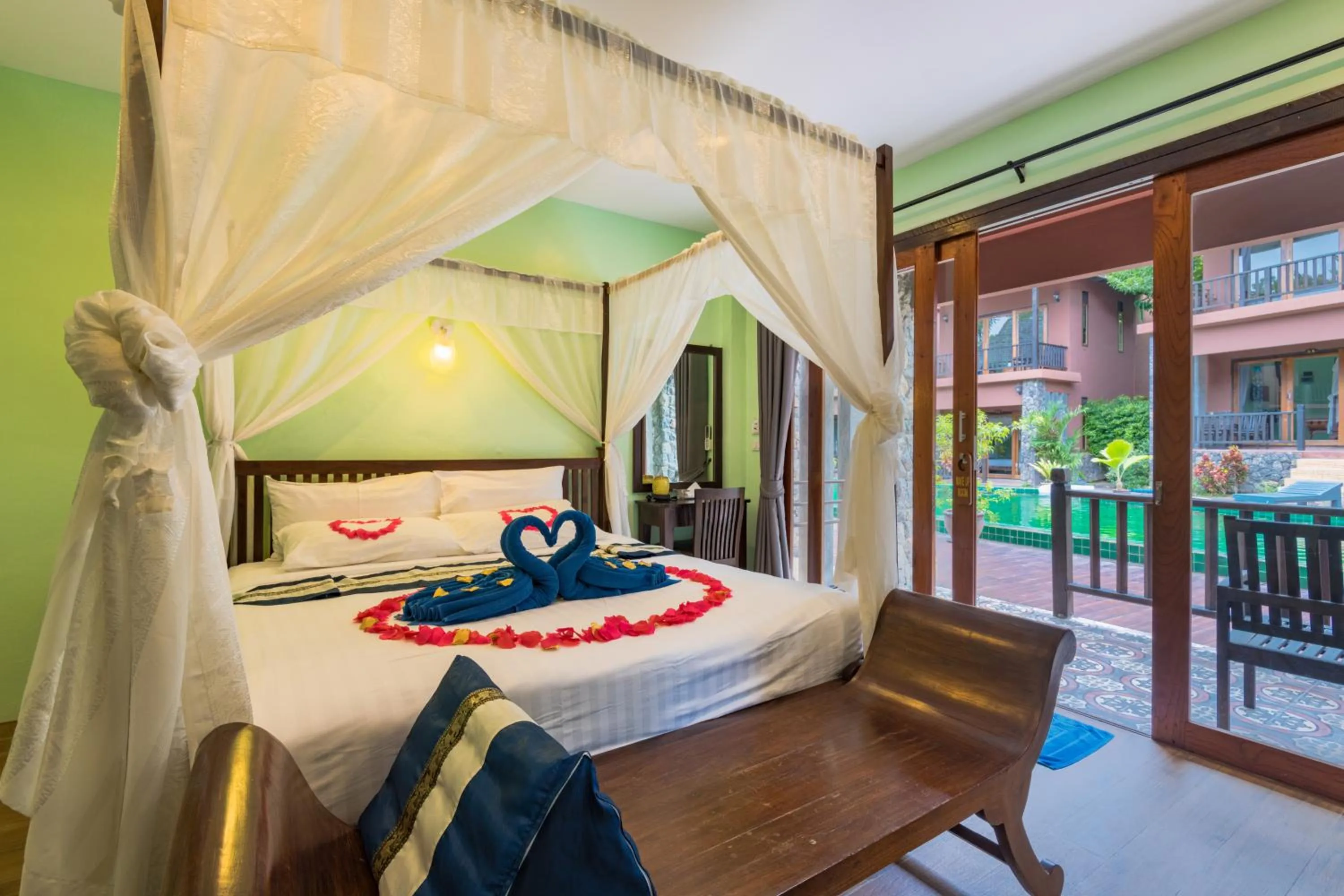 Photo of the whole room, Bed in Koh Tao Beach Club