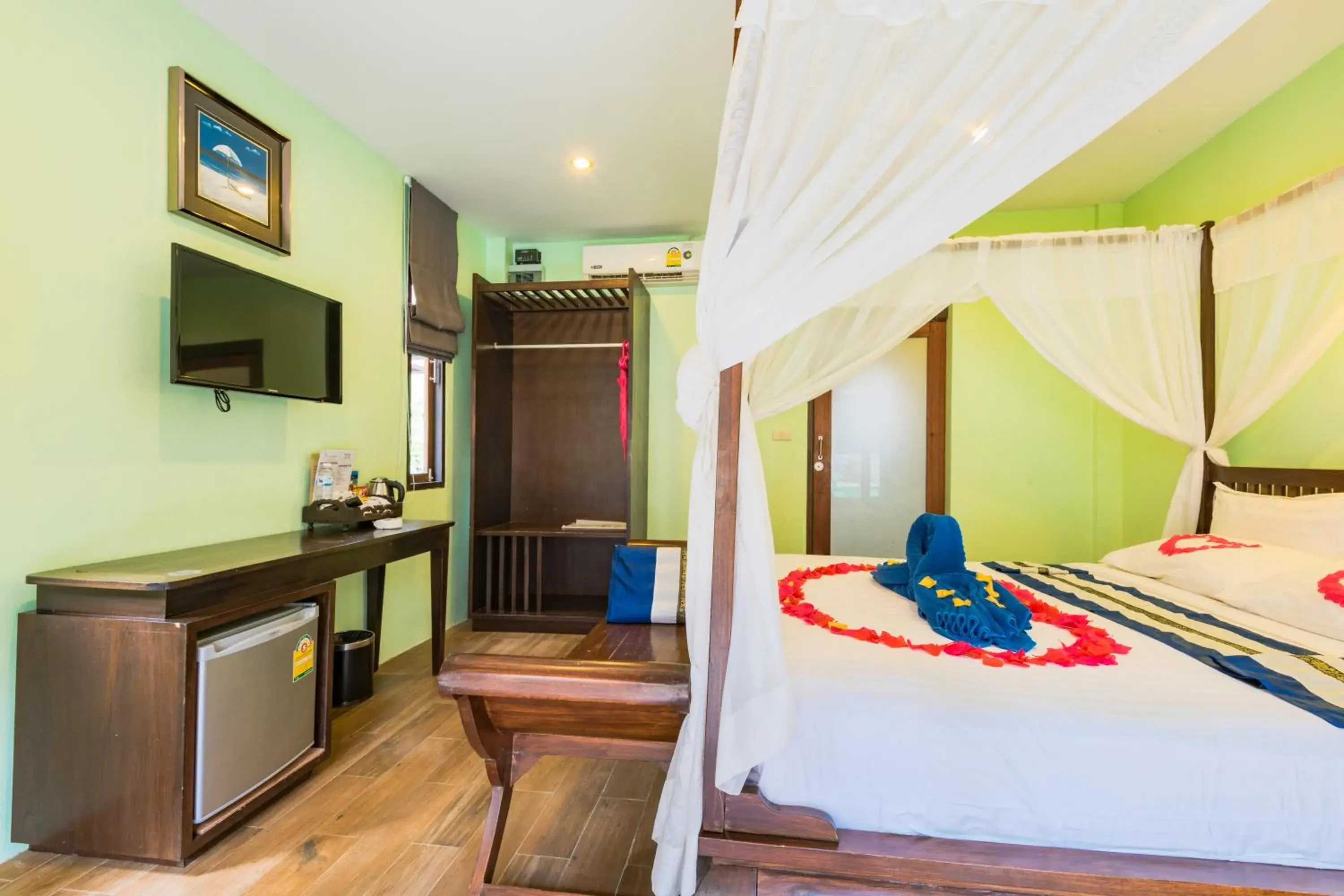 Photo of the whole room, Bed in Koh Tao Beach Club Photo of the whole room, Bed in Koh Tao Beach Club