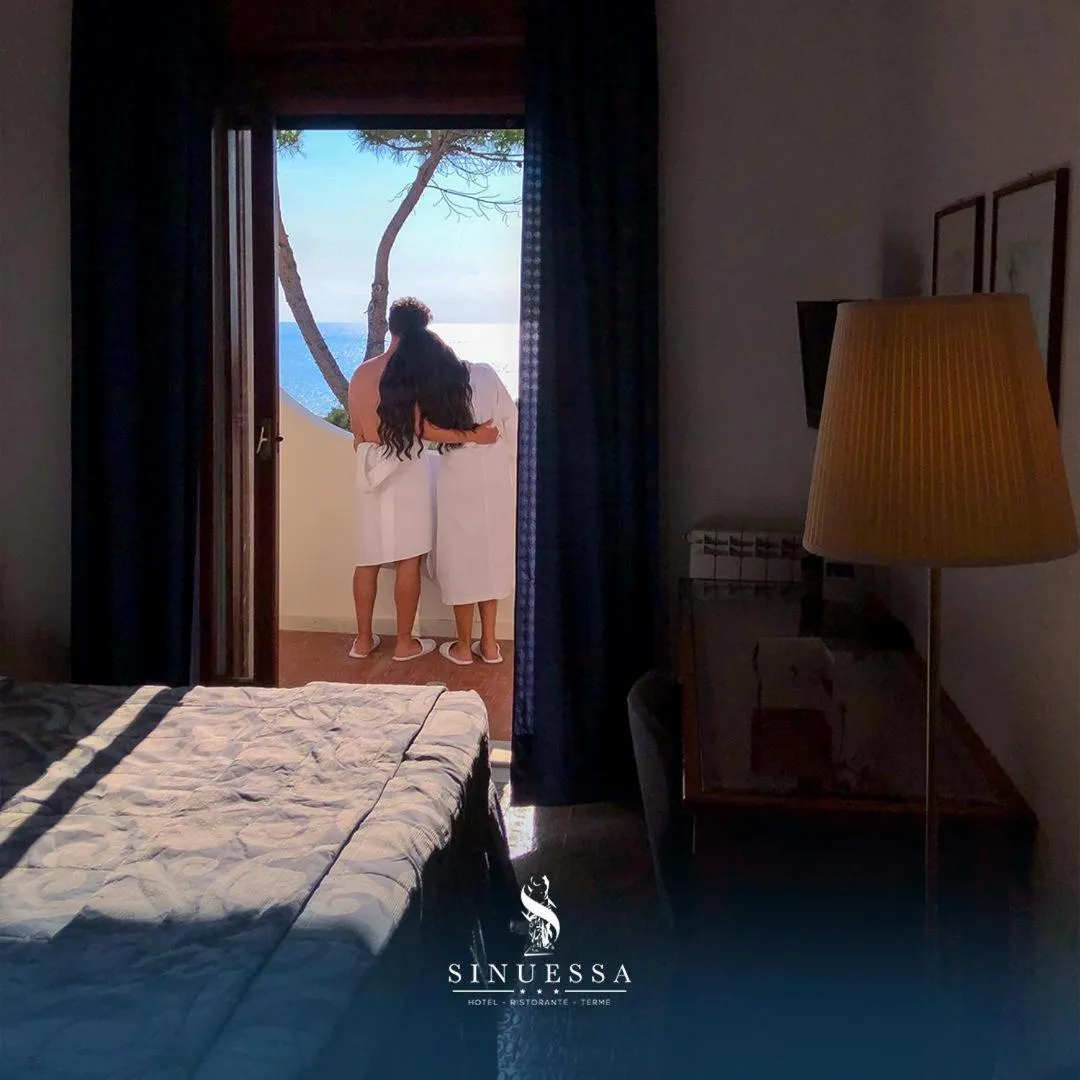 Bed in Hotel Sinuessa Terme