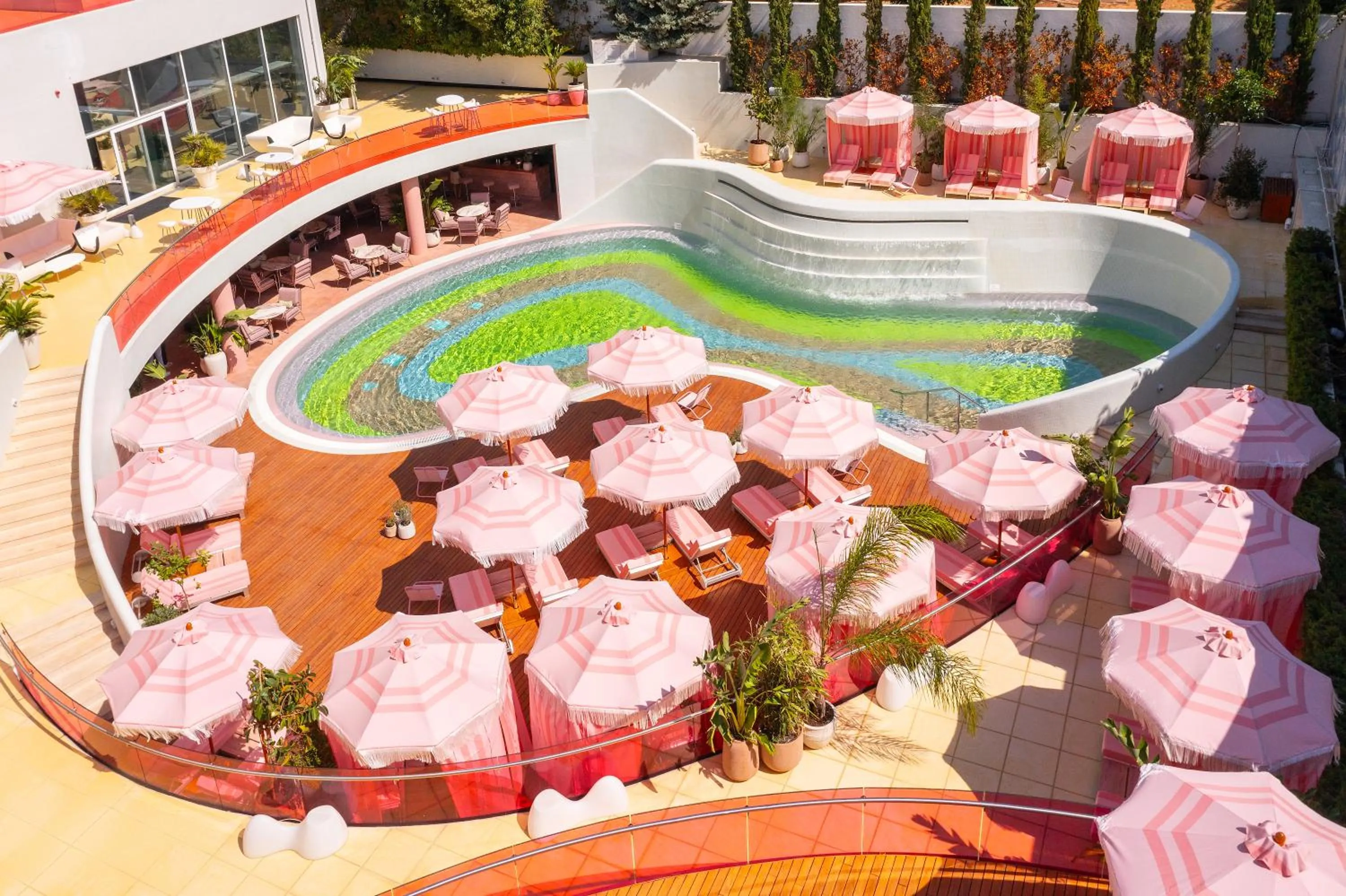 Swimming pool in Semiramis