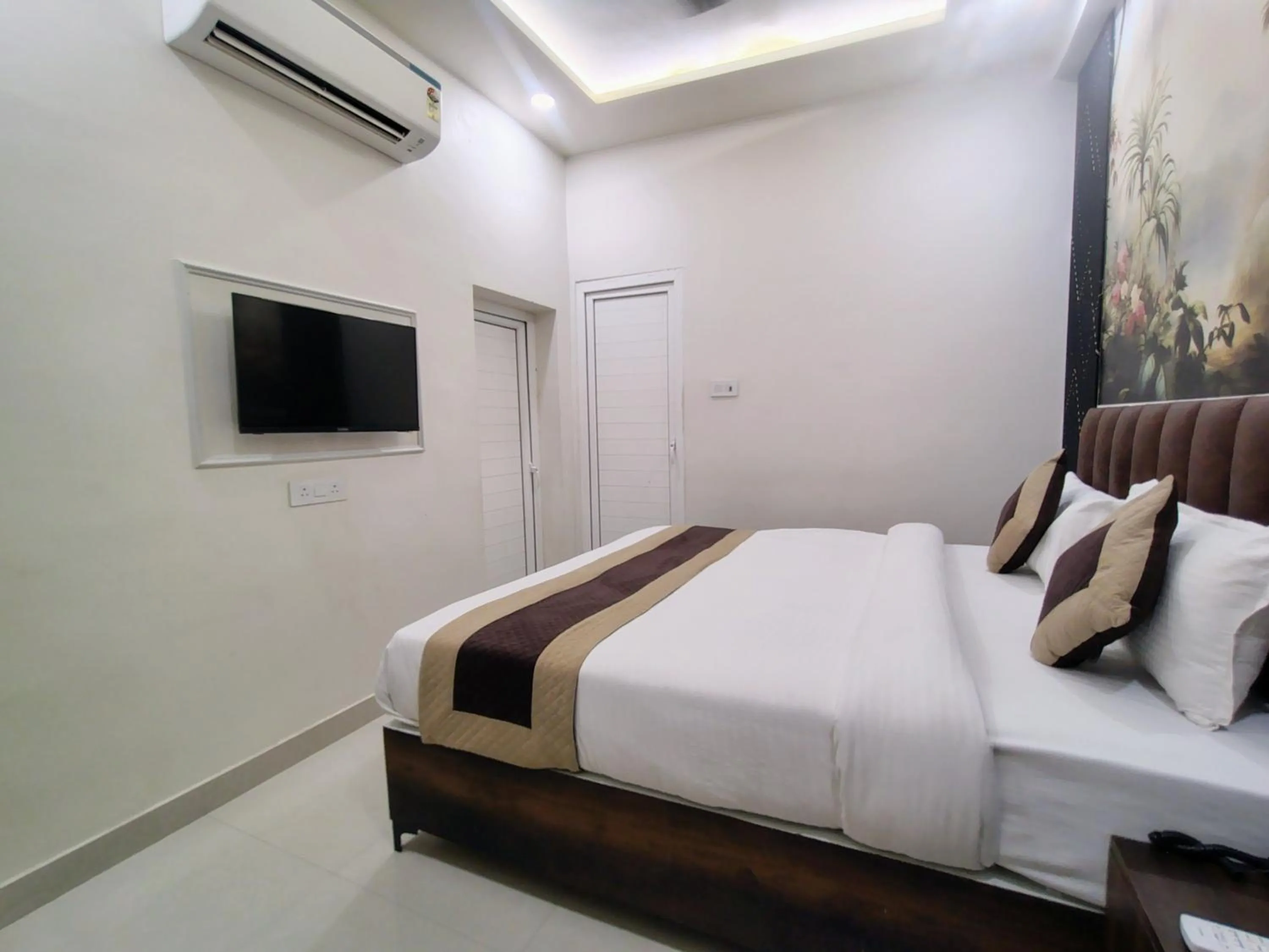 Communal lounge/ TV room in Hotel Mrk