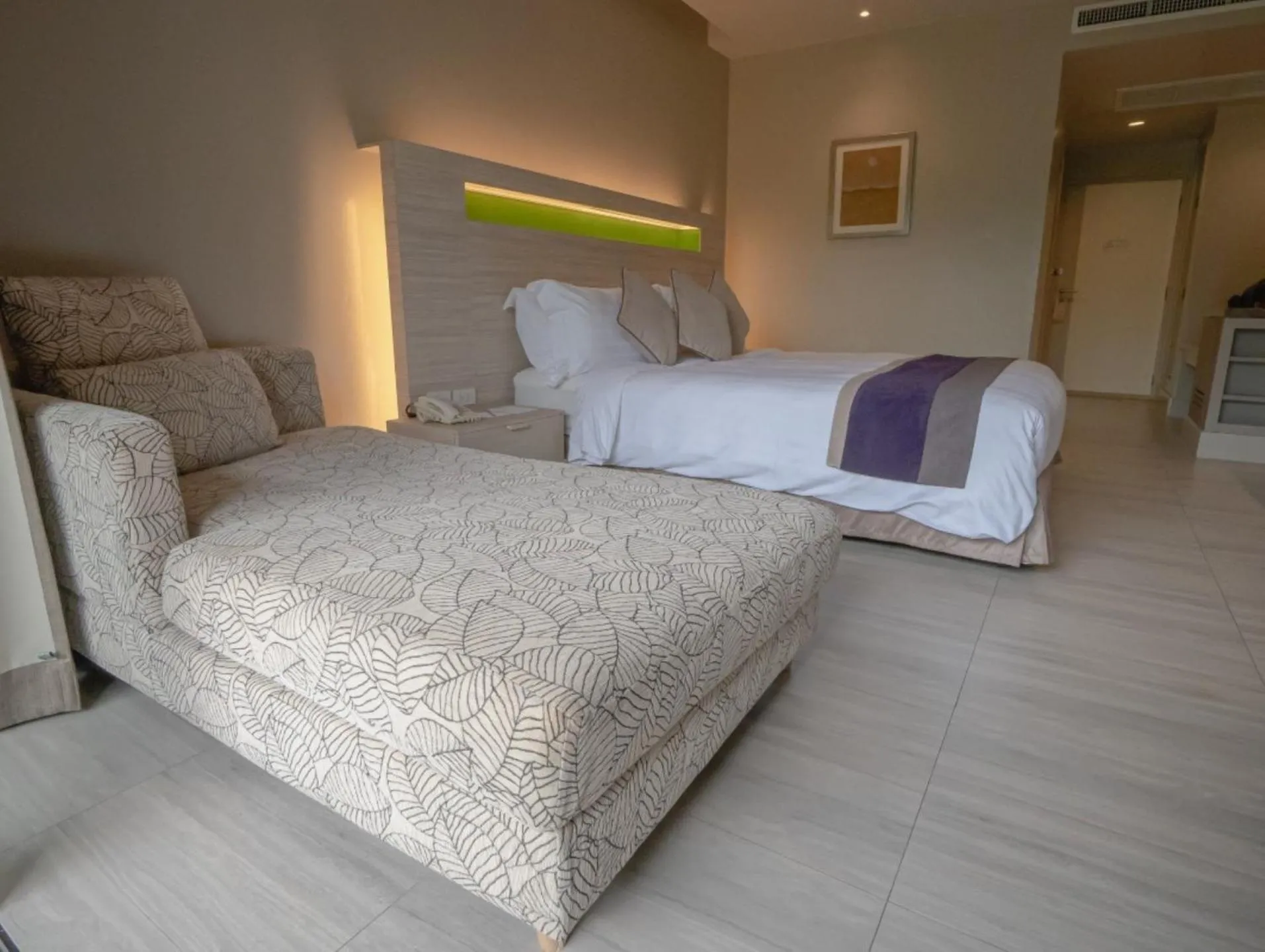 Seating area, Bed in Chatrium Golf Resort Soi Dao Chanthaburi