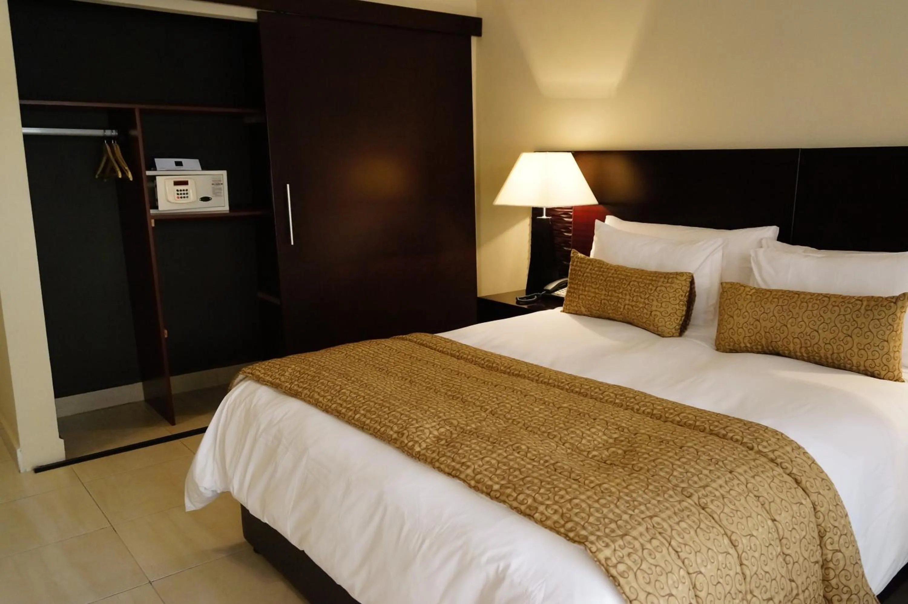 Bedroom, Bed in Hotel Royal Kinshasa