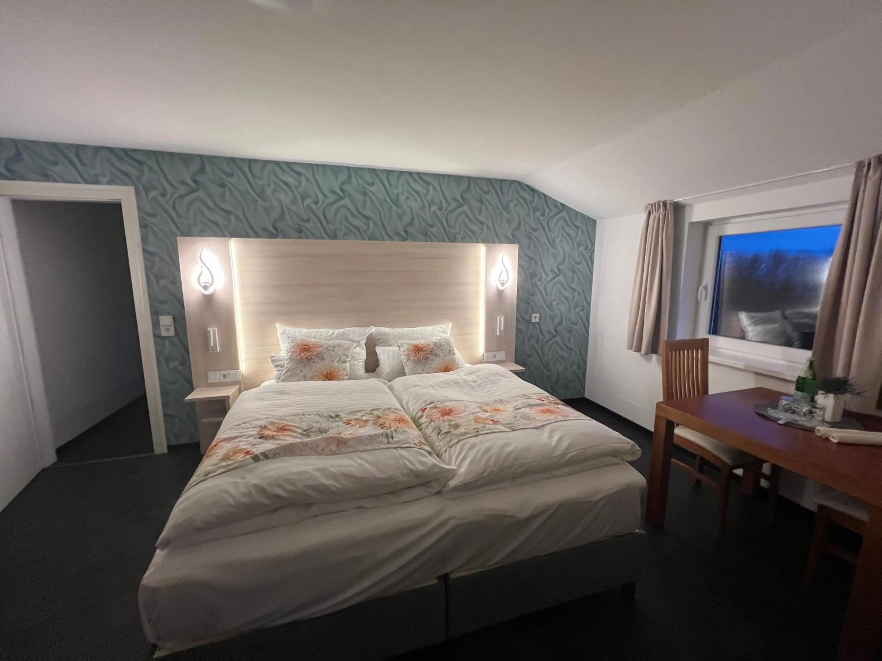 Photo of the whole room, Bed in Villa Schaumburg - Boutique Hotel