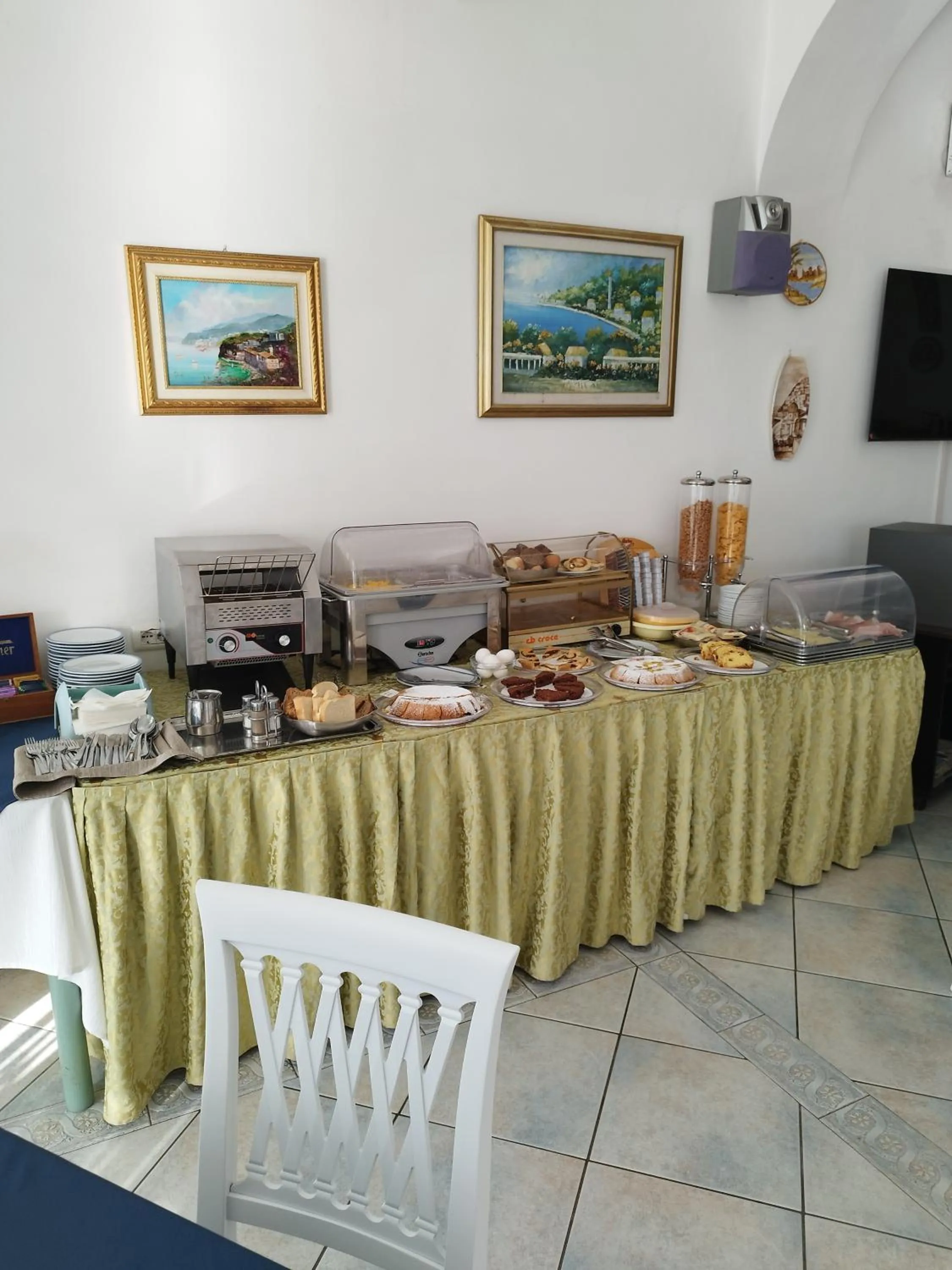 Breakfast in Hotel La Perla