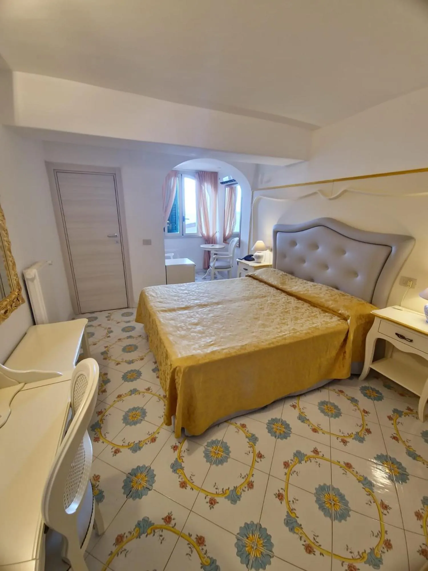 Photo of the whole room, Bed in Hotel La Perla