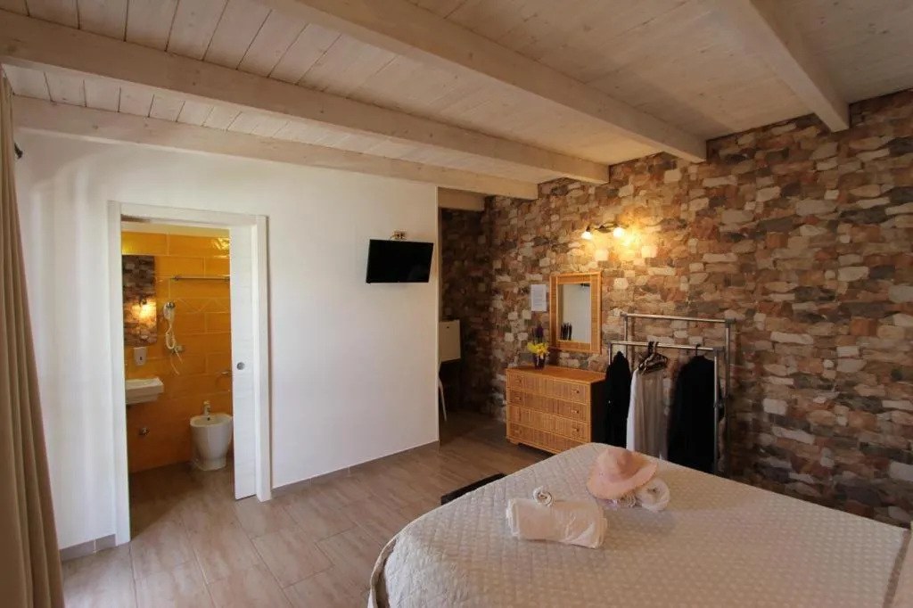 Photo of the whole room, Bed in Villa Raggio di Sole parcheggio privato