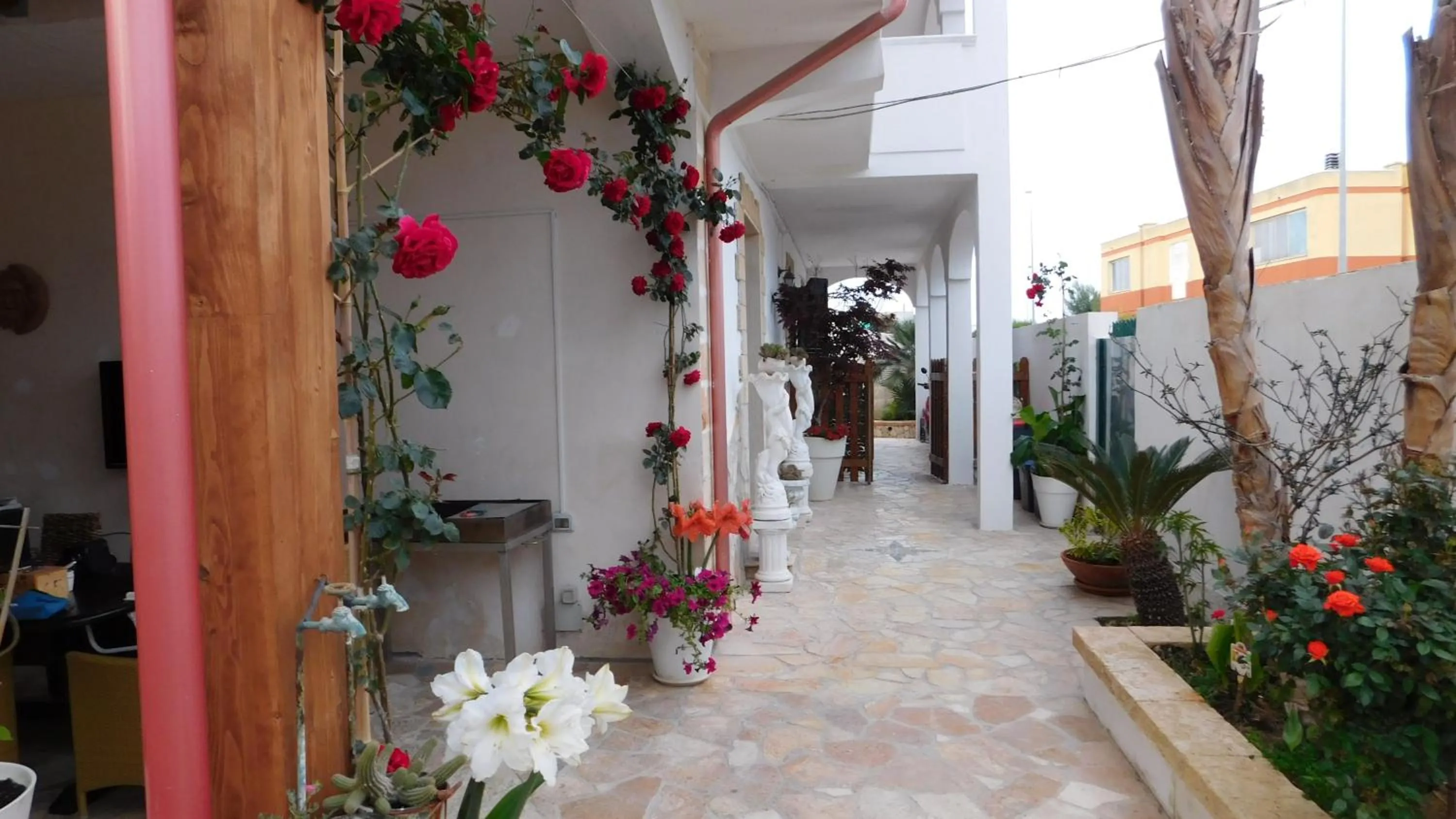 Facade/entrance in Villa Raggio di Sole parcheggio privato