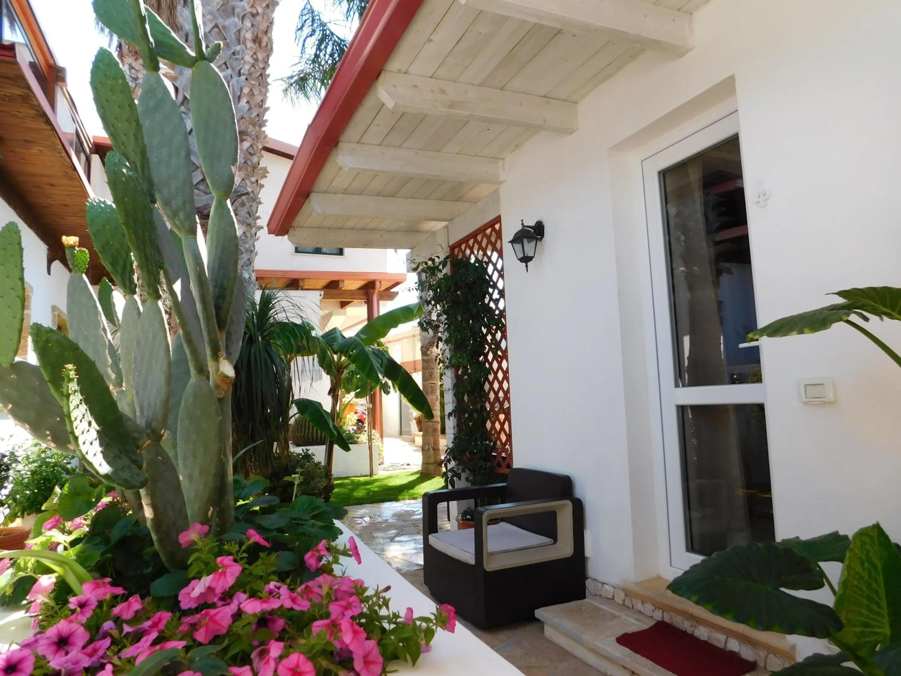 Facade/entrance in Villa Raggio di Sole parcheggio privato