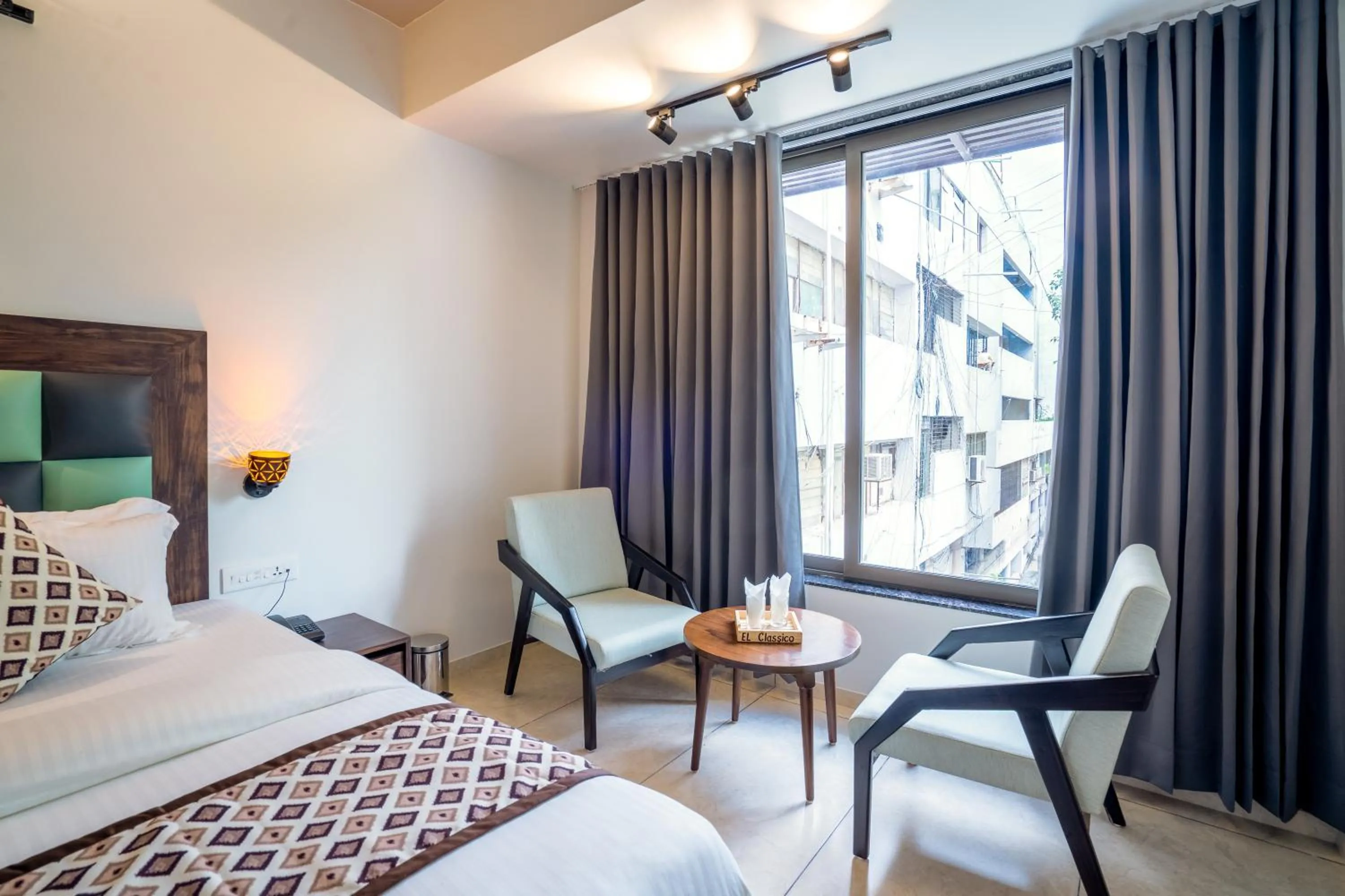 Seating area, Bed in EL Classico