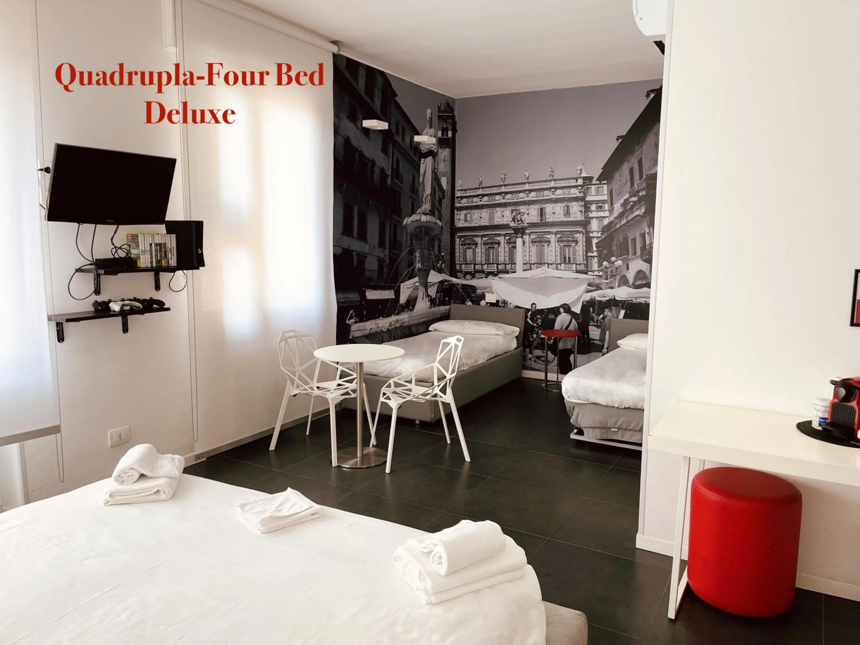 Communal lounge/ TV room, Bed in DiMoras house Verona