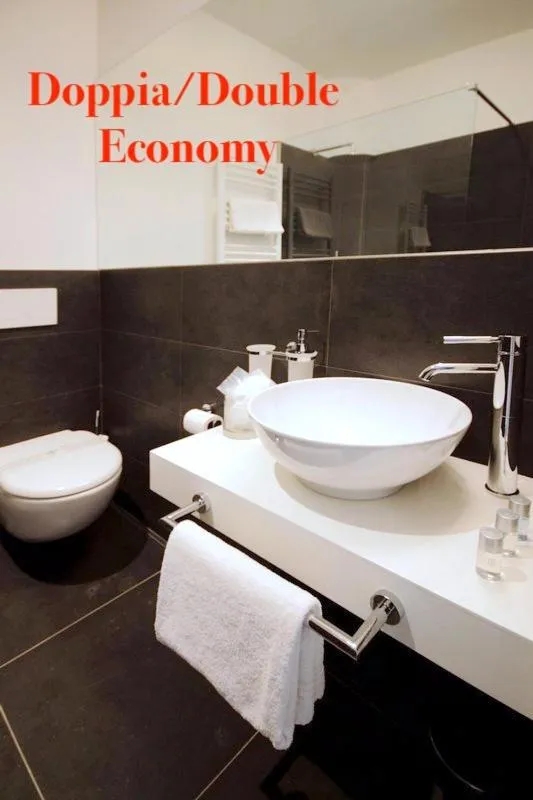 Toilet in DiMoras house Verona