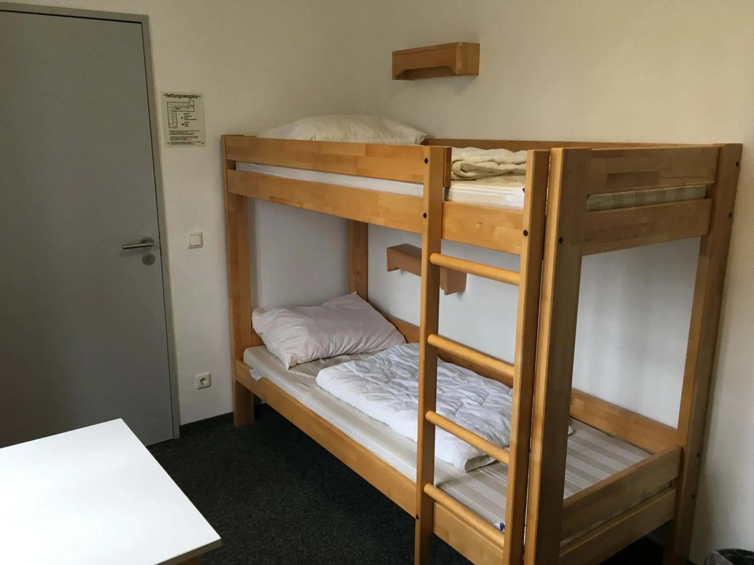 Twin Room with Shared Bathroom in Jugendherberge Aachen - Membership required Twin Room with Shared Bathroom in Jugendherberge Aachen - Membership required