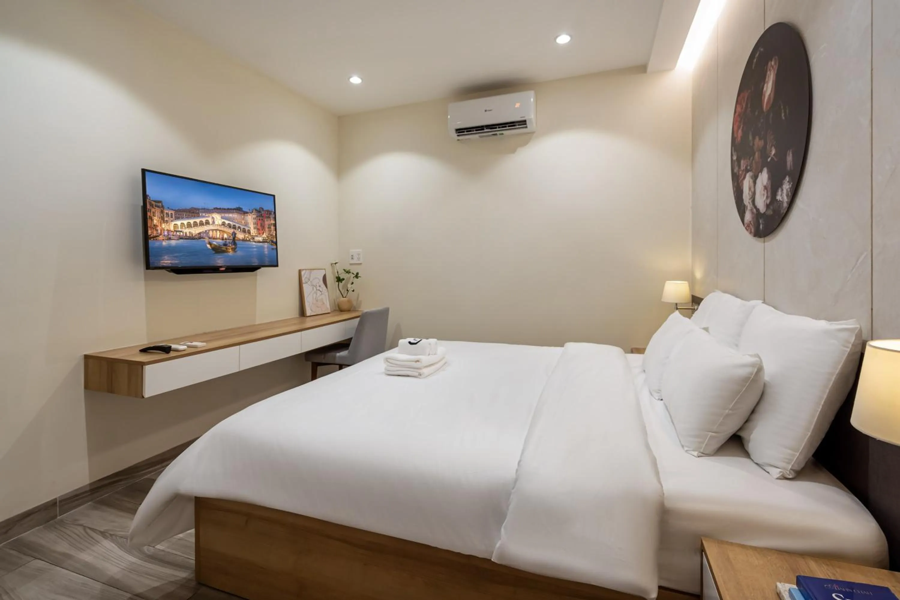 Photo of the whole room, Bed in The Royal Healing - Phu My Hung