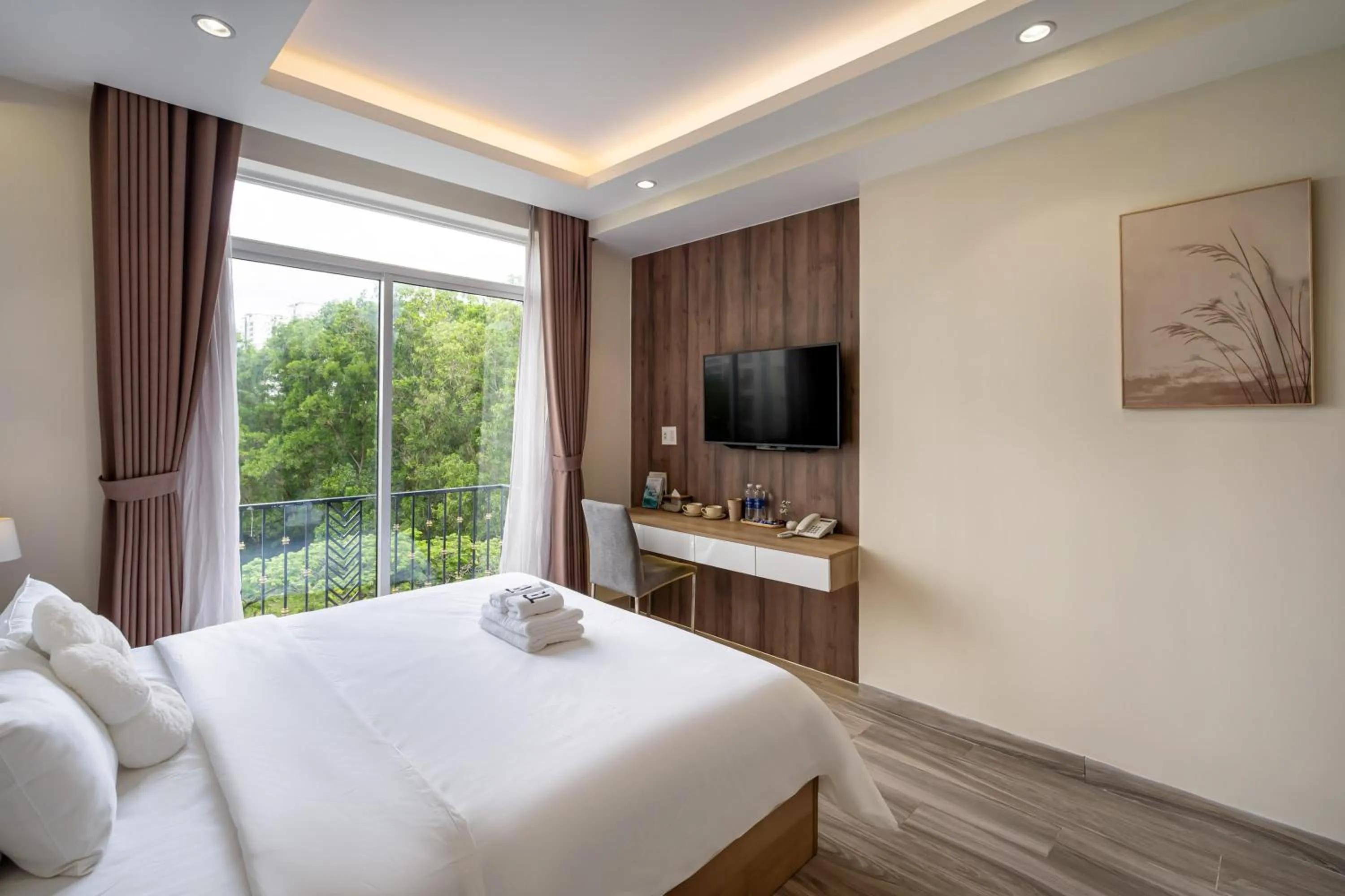 Photo of the whole room, Bed in The Royal Healing - Phu My Hung