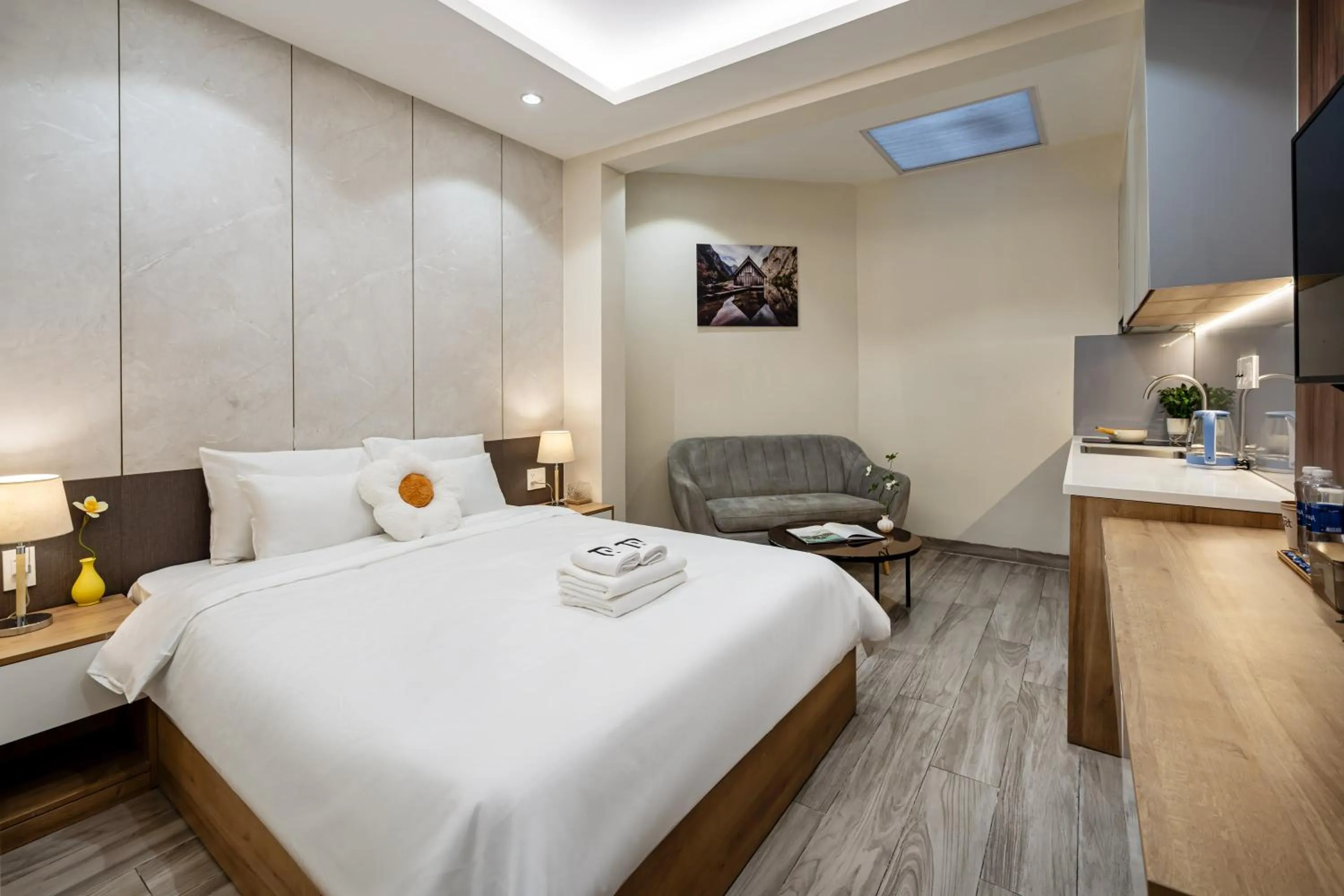 Photo of the whole room, Bed in The Royal Healing - Phu My Hung