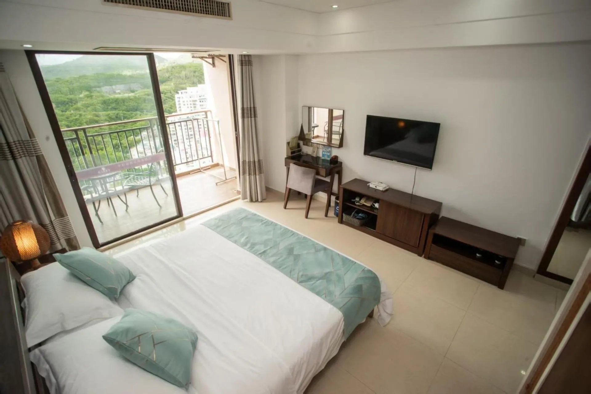 Bed in Sanya Xintai Seaview Hotel