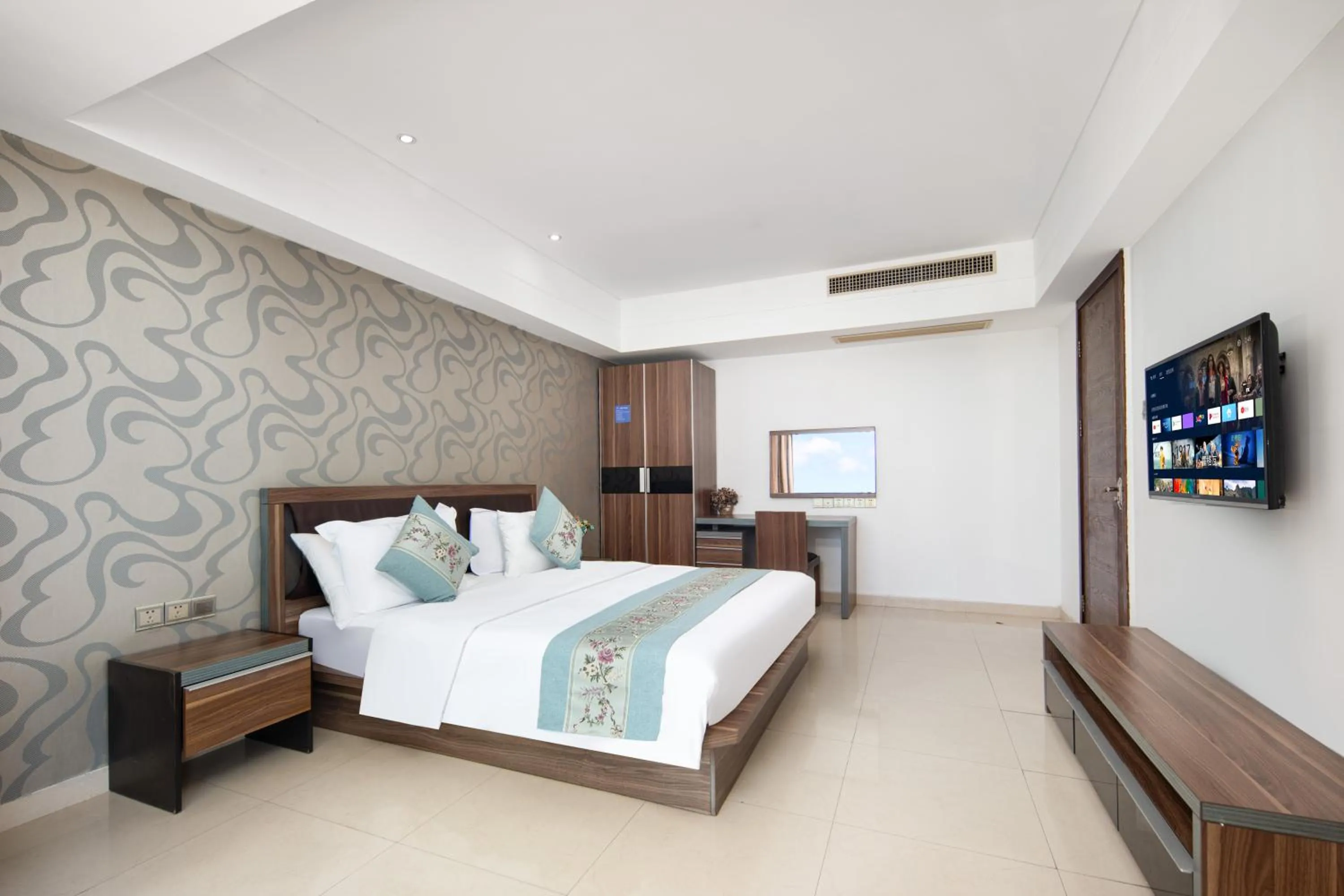 Bedroom, Bed in Sanya Xintai Seaview Hotel