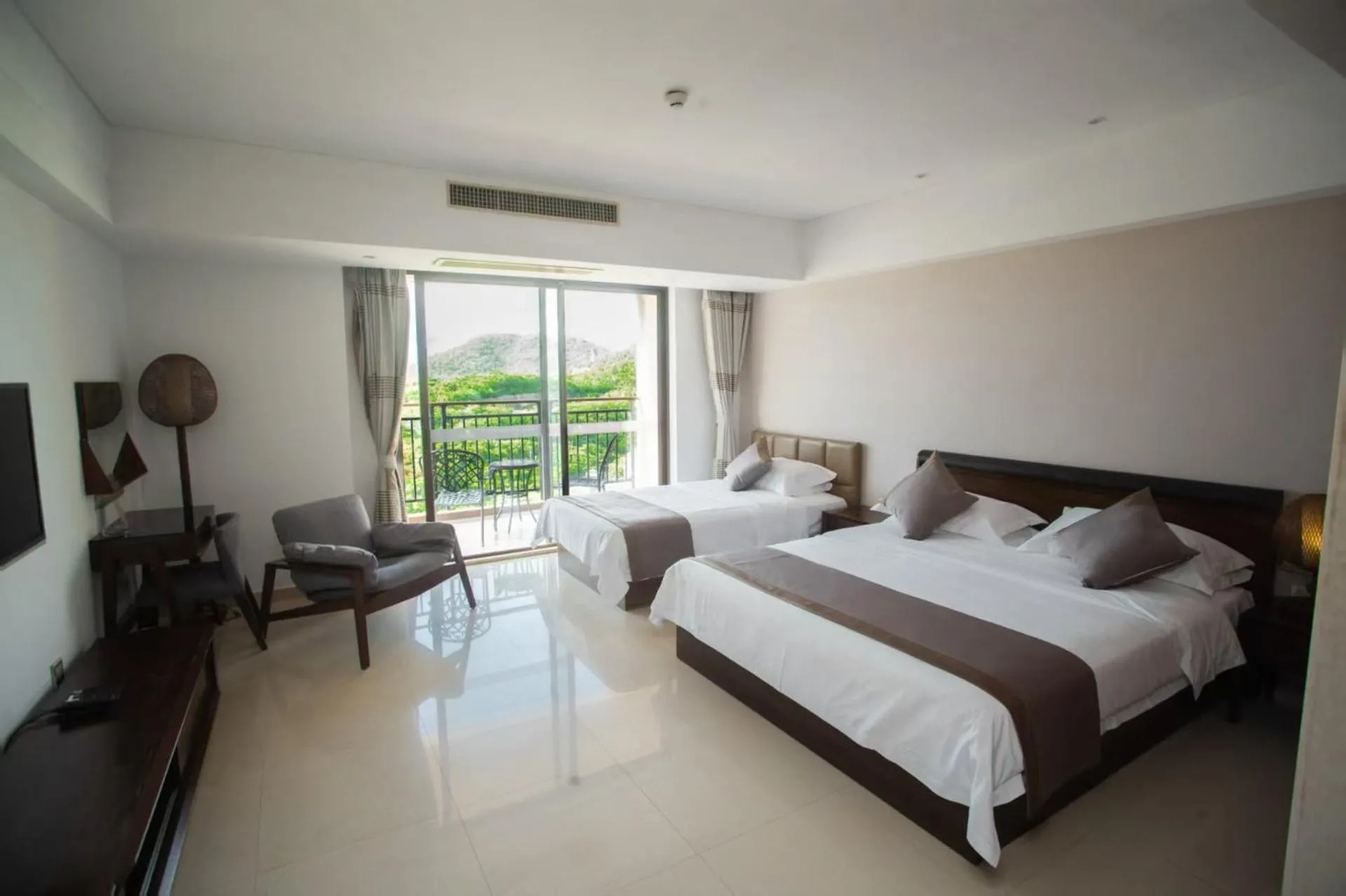 Photo of the whole room, Bed in Sanya Xintai Seaview Hotel