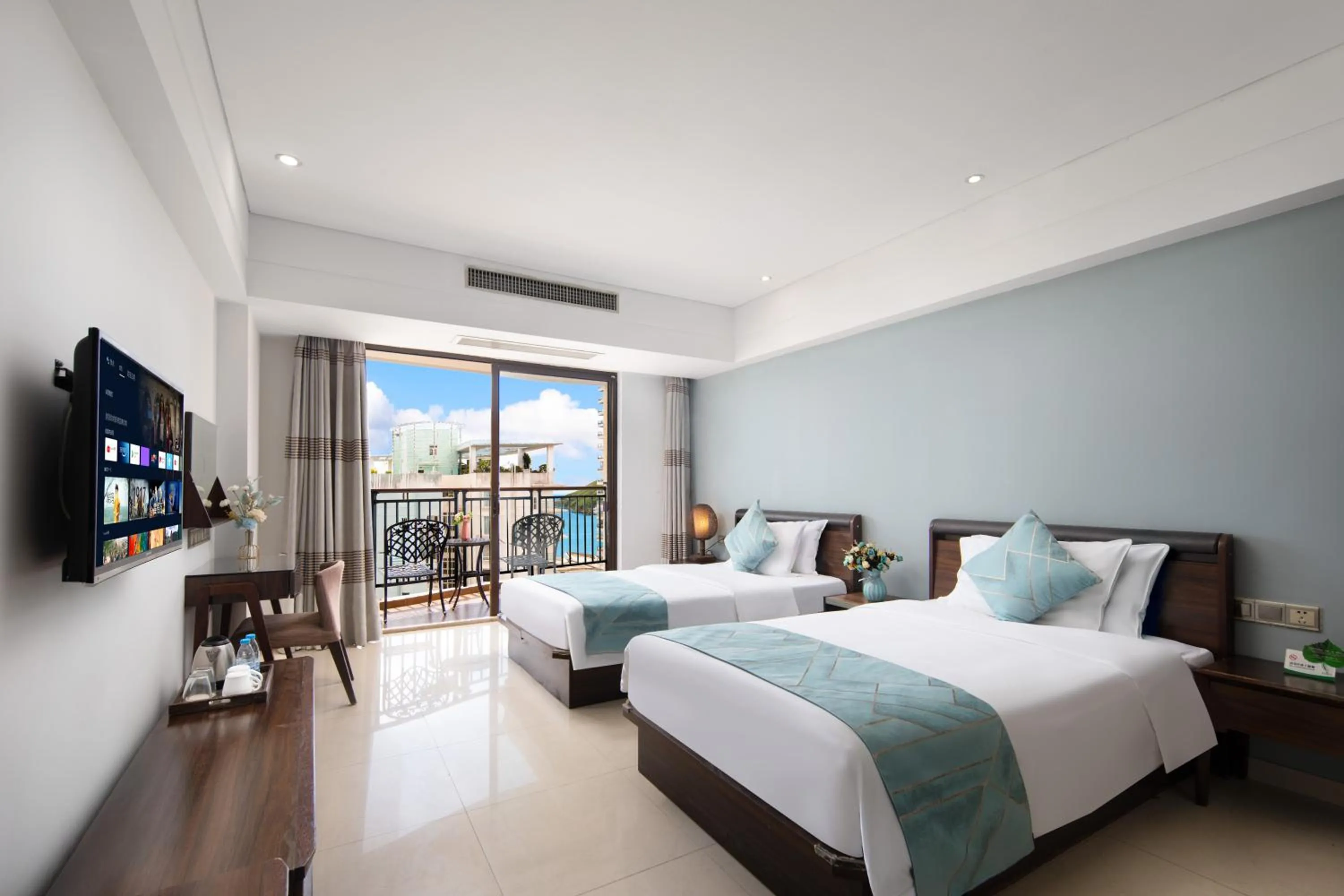 Photo of the whole room, Bed in Sanya Xintai Seaview Hotel