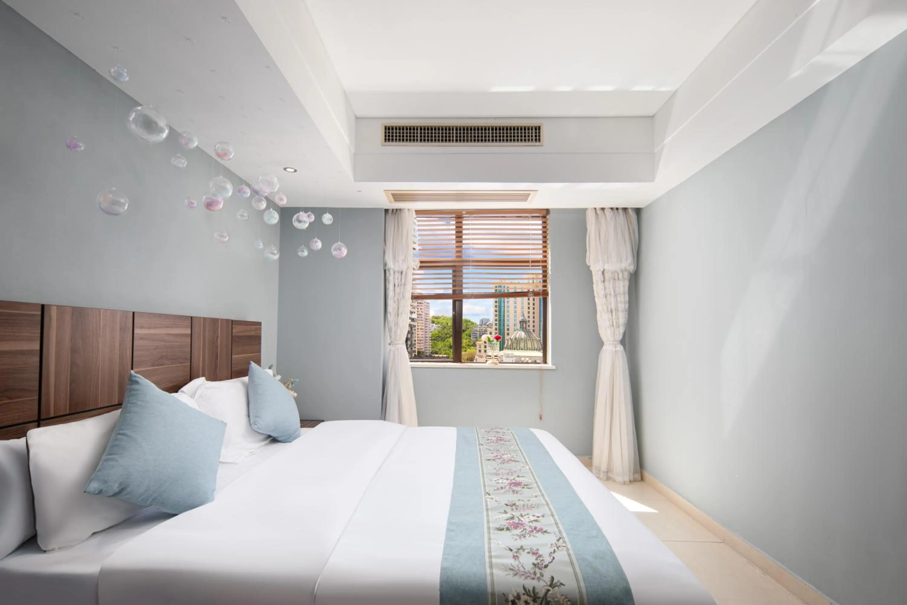 Bedroom, Bed in Sanya Xintai Seaview Hotel