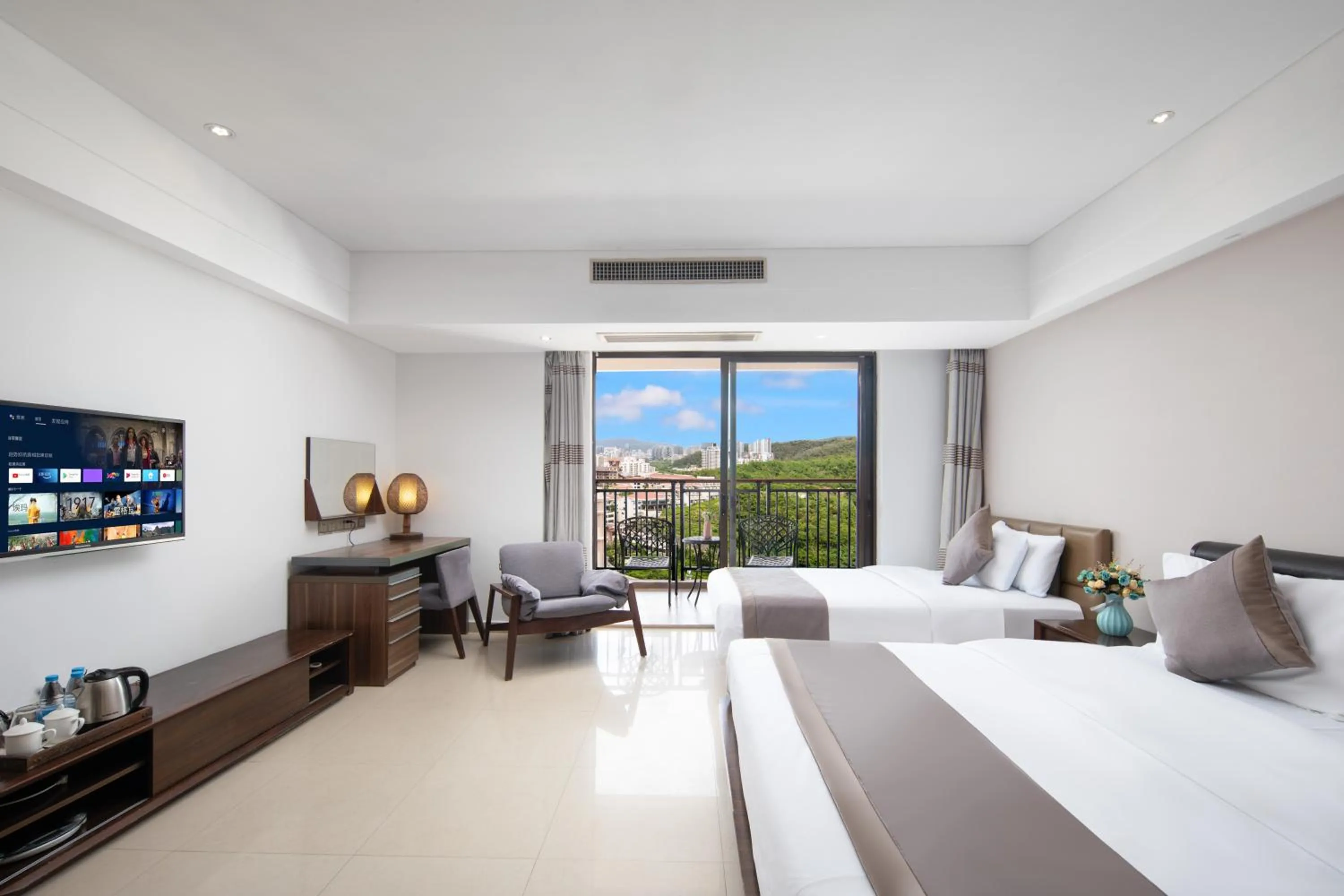 Photo of the whole room, Bed in Sanya Xintai Seaview Hotel