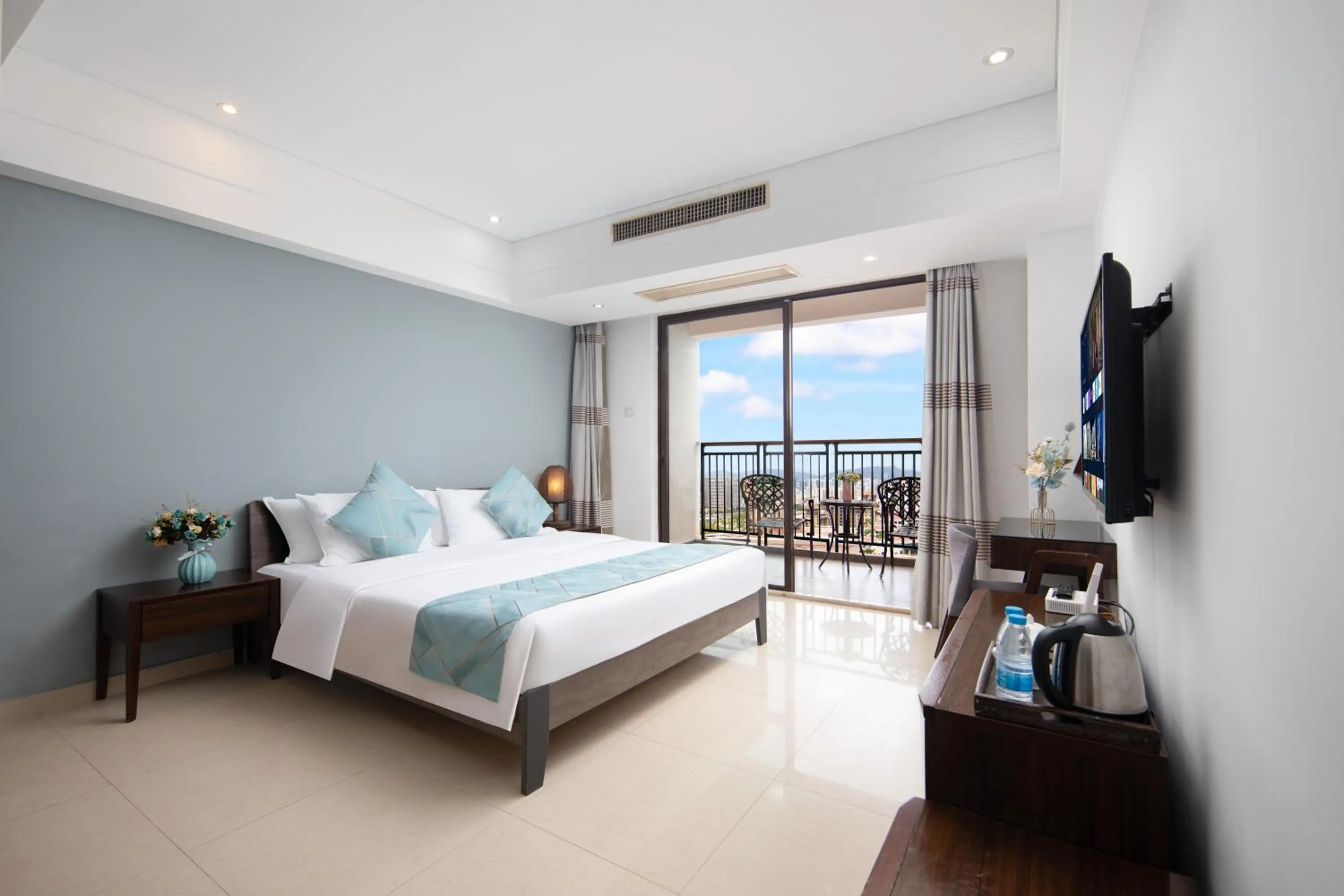 Photo of the whole room, Bed in Sanya Xintai Seaview Hotel