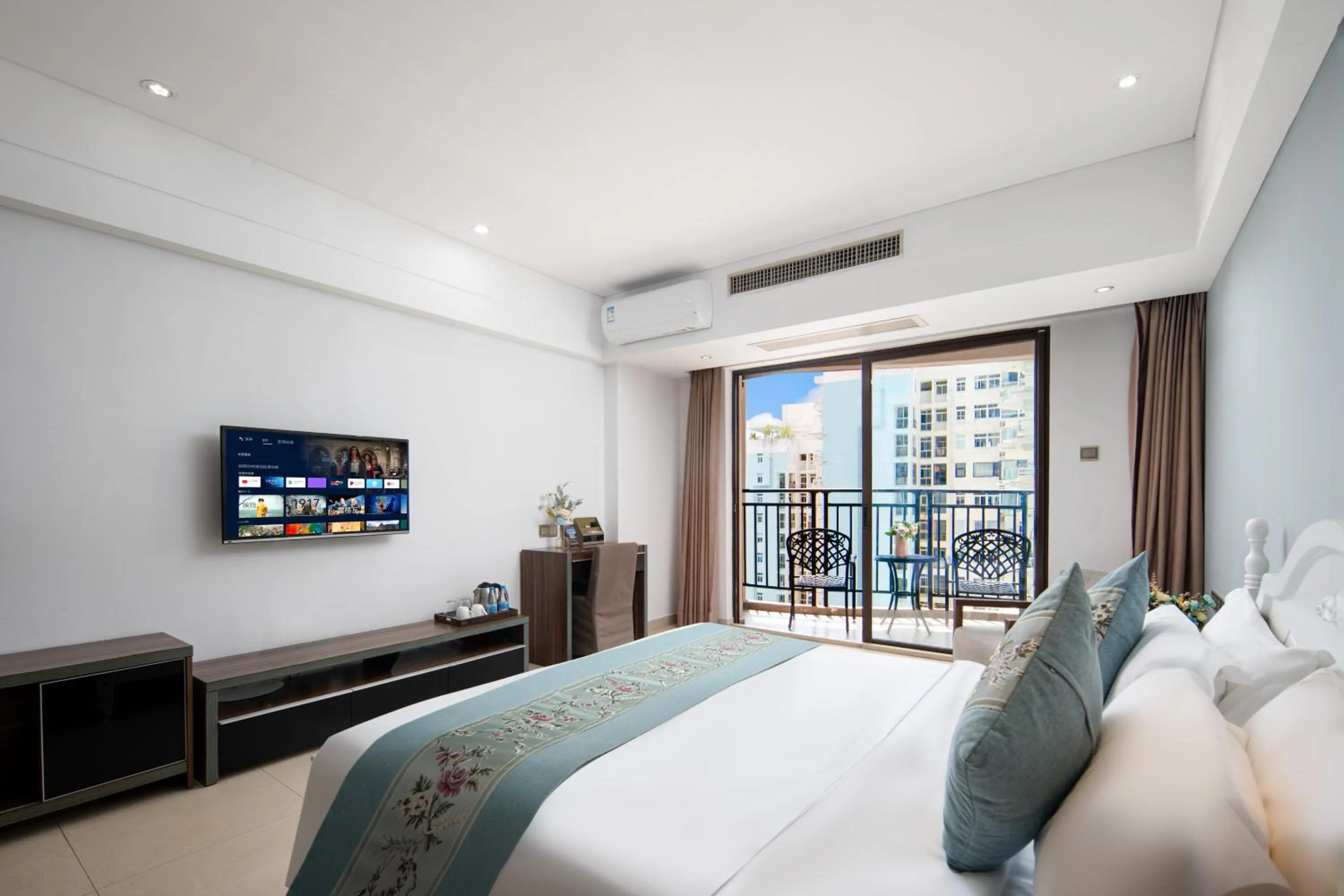Photo of the whole room, Bed in Sanya Xintai Seaview Hotel
