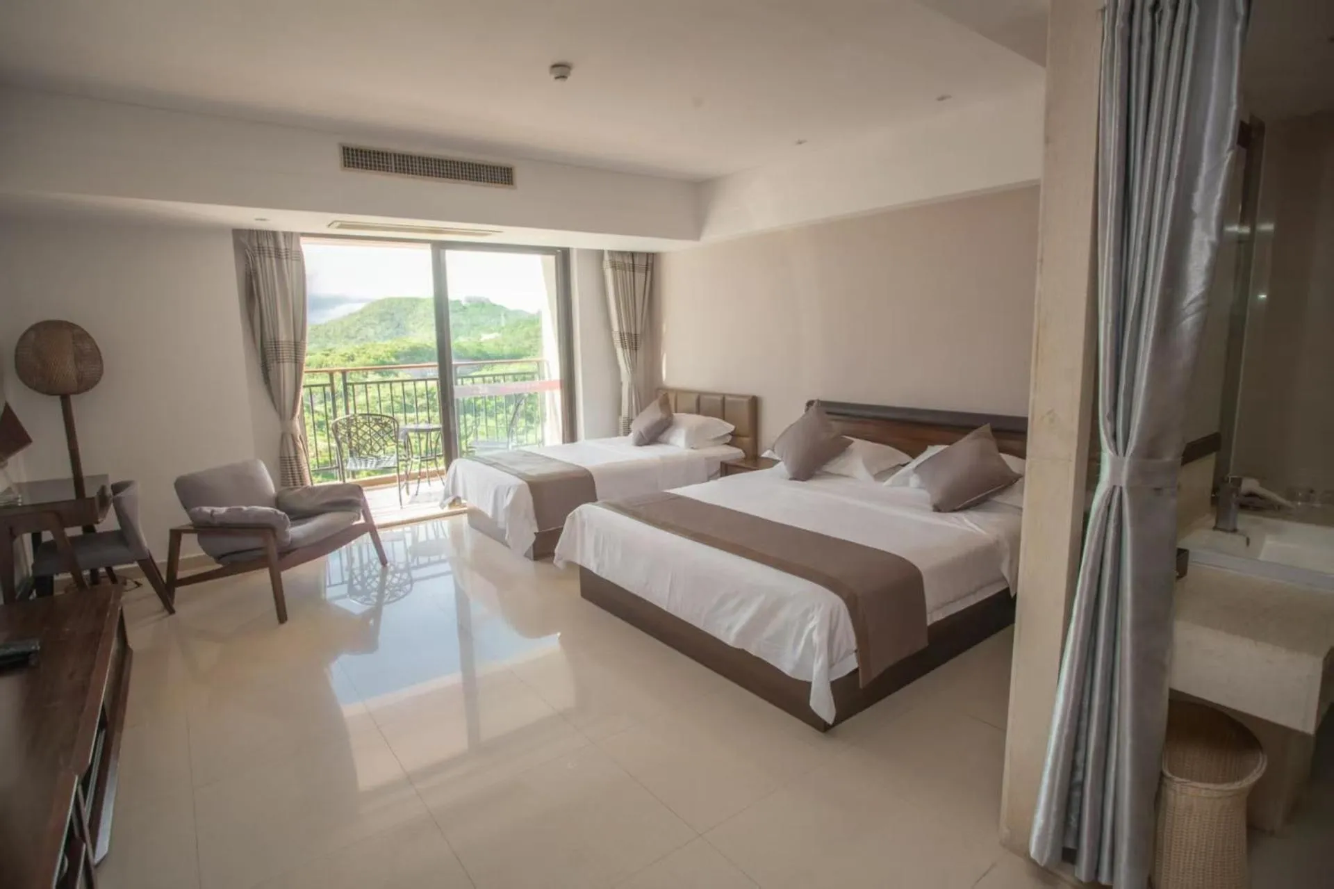 Photo of the whole room, Bed in Sanya Xintai Seaview Hotel